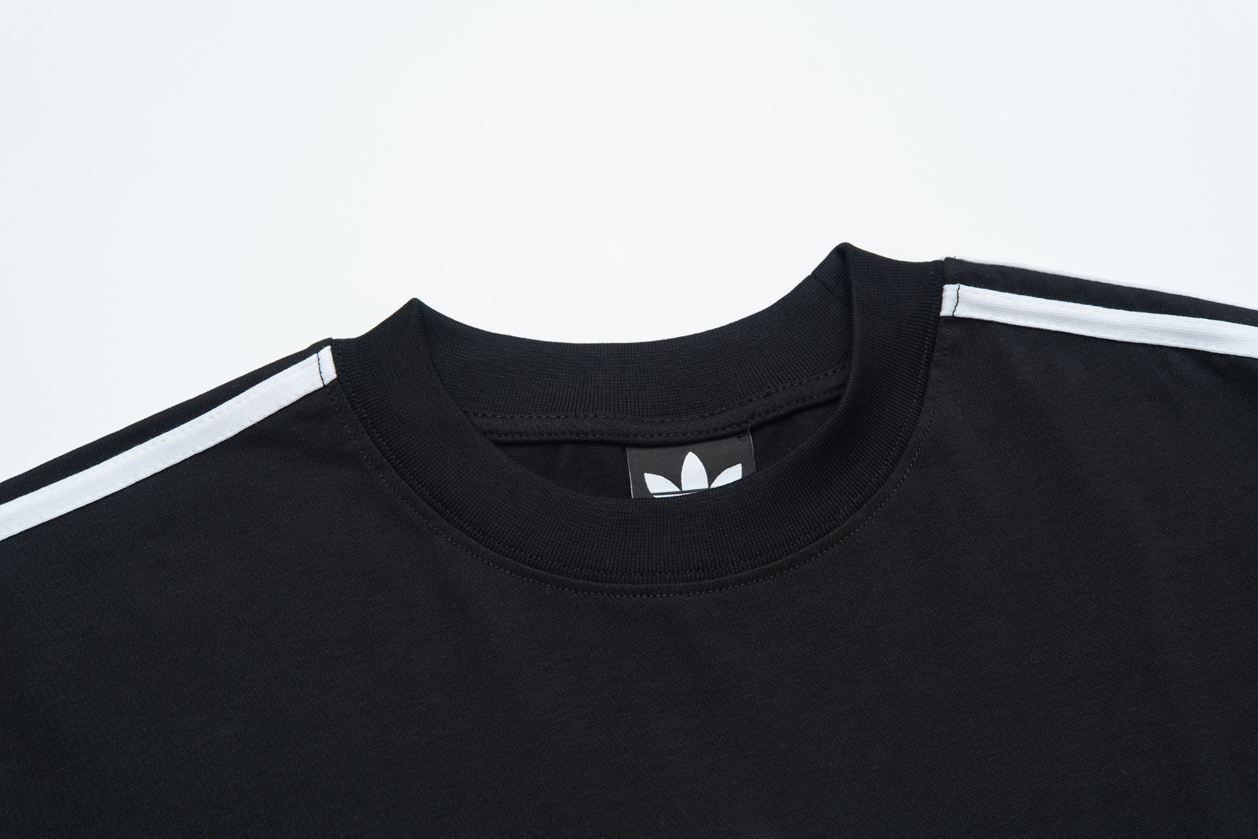 巴黎世家Balenciagg 阿迪三叶草联名贴布短袖-Top High Quatity Cheap Sneakers Fashion Clothing Clothes Bags handbags Shoes of all Brand wholesale With The best Quality And Beautiful Price from China Factory Chinese suppliers wholesaler seller 巴黎世家Balenciagg 阿迪三叶草联名贴布短袖