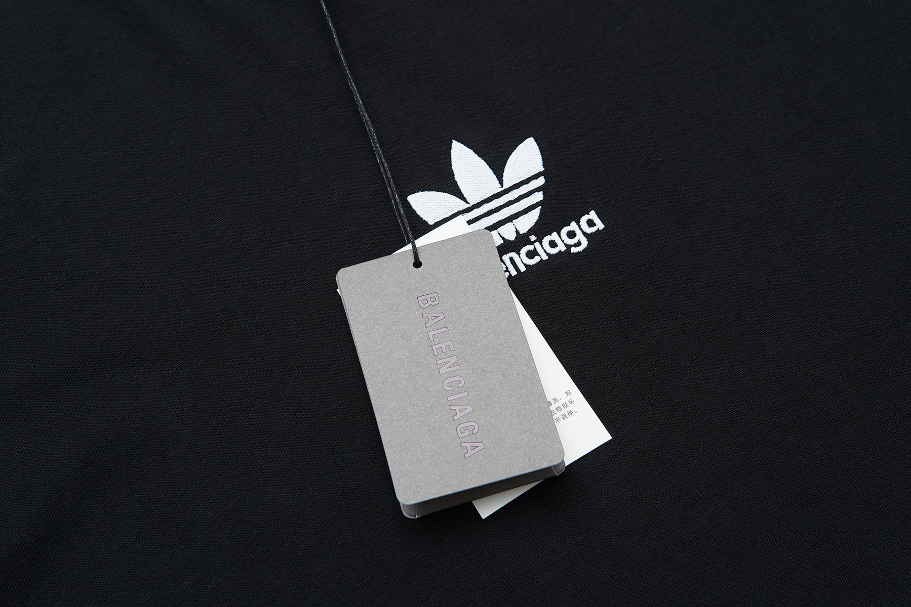 巴黎世家Balenciagg 阿迪三叶草联名贴布短袖-Top High Quatity Cheap Sneakers Fashion Clothing Clothes Bags handbags Shoes of all Brand wholesale With The best Quality And Beautiful Price from China Factory Chinese suppliers wholesaler seller 巴黎世家Balenciagg 阿迪三叶草联名贴布短袖