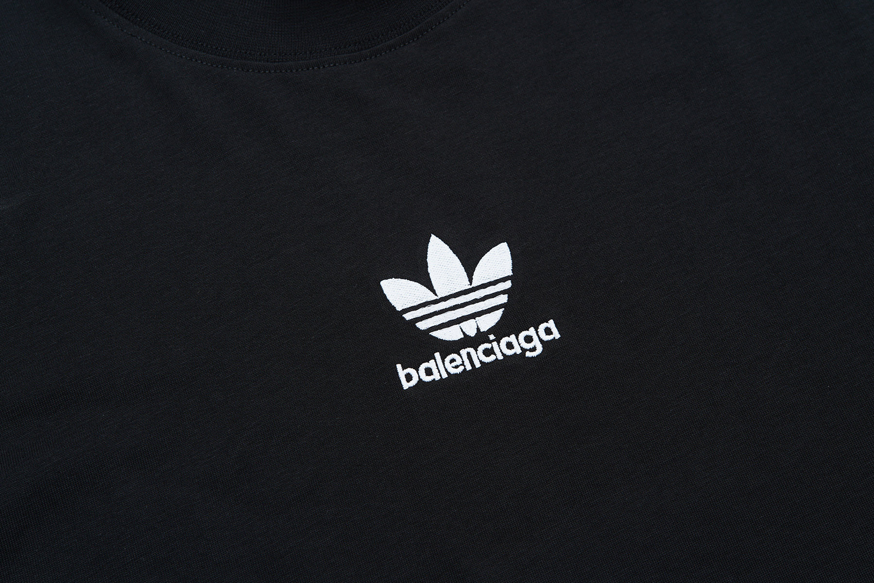 巴黎世家Balenciagg 阿迪三叶草联名贴布短袖-Top High Quatity Cheap Sneakers Fashion Clothing Clothes Bags handbags Shoes of all Brand wholesale With The best Quality And Beautiful Price from China Factory Chinese suppliers wholesaler seller 巴黎世家Balenciagg 阿迪三叶草联名贴布短袖
