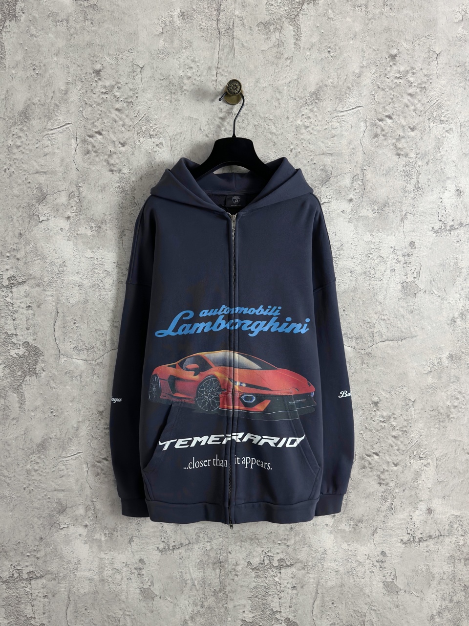 P195 Sudadera tipo cardigan Balenciaga x Lamborghini Color: gris oscuro Talla: xs-l