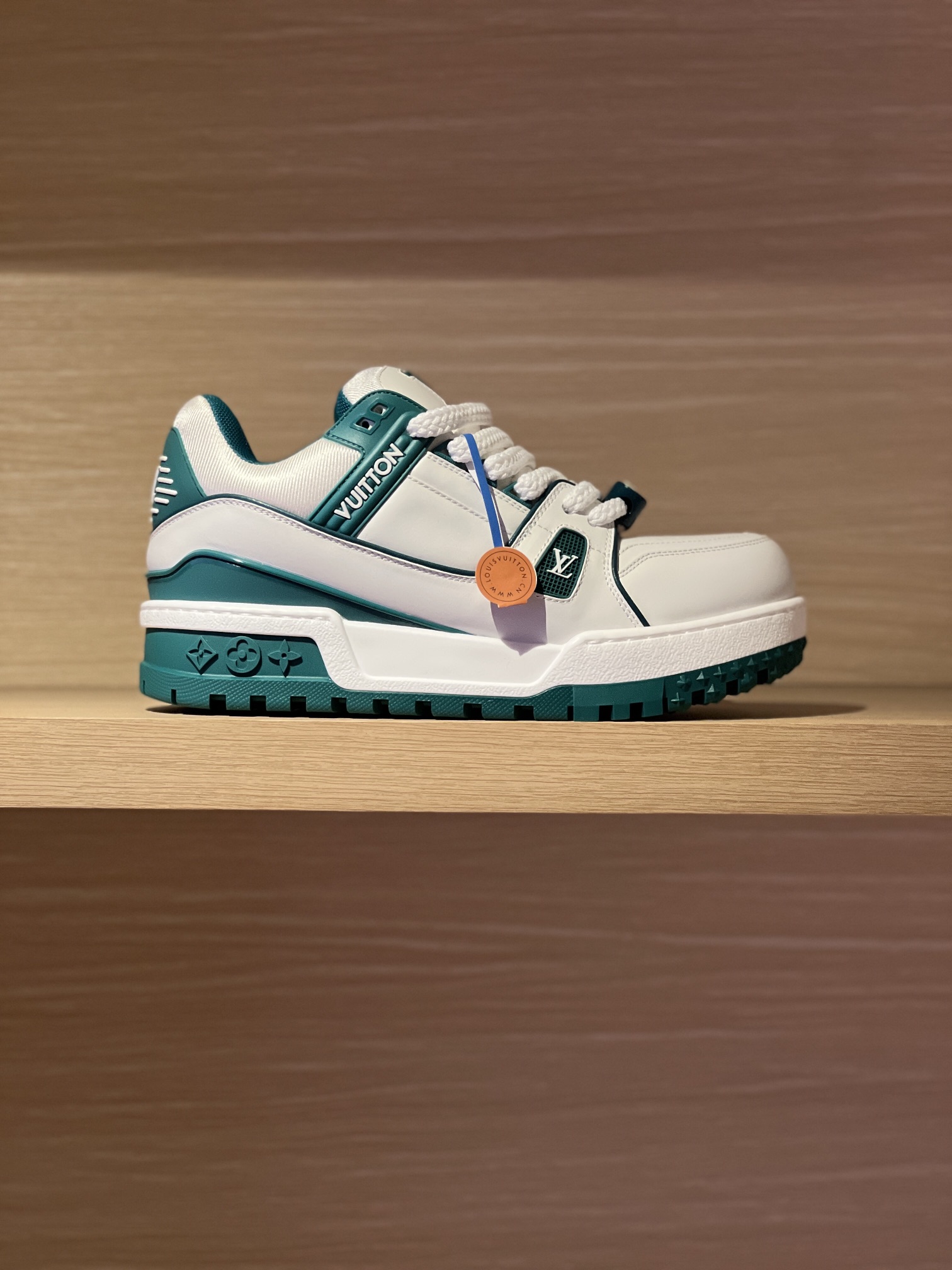 NO:225274,Focus on good quality - top-level production - L* 25Trainer maxi Fat Dingxin color scheme Original precision CP, palace-level shipment Finally ~ debugging is completed and officially released!  Couple style!  The combination of different letters brings back the fun of childhood. The slightly bloated and cute shoe shape is very fashionable. The fabric is cowhide, imported high-density mesh fabric inside, and the original private model TPU large sole!  Each needle and one thread are finely crafted!  Size Women 35-40 (40 custom made no return or exchange) Men 38-45 (38/45 custom made no return or exchange) Price Original time-consuming packaging, casual shoes/sports shoes, sneakers, cowhide19860909专注好品质——顶级出品 ———L* 25Trainer maxi胖丁新配色 原版精准CP,殿堂级出货  终于～调试完毕,正式出炉！情侣款！不同字母搭配,重拾玩味十足的童年乐趣,略显臃肿带点萌状的鞋型很是时尚  面料牛皮,内里进口高密度网布,原版私模TPU大底！一针一线做工精细到位！ Size 女35-40（40定做不退换） 男38-45（38/45定做不退换） Price 原版抽空包装,休闲鞋/运动鞋,sneakers,cowhide,Women's Shoes