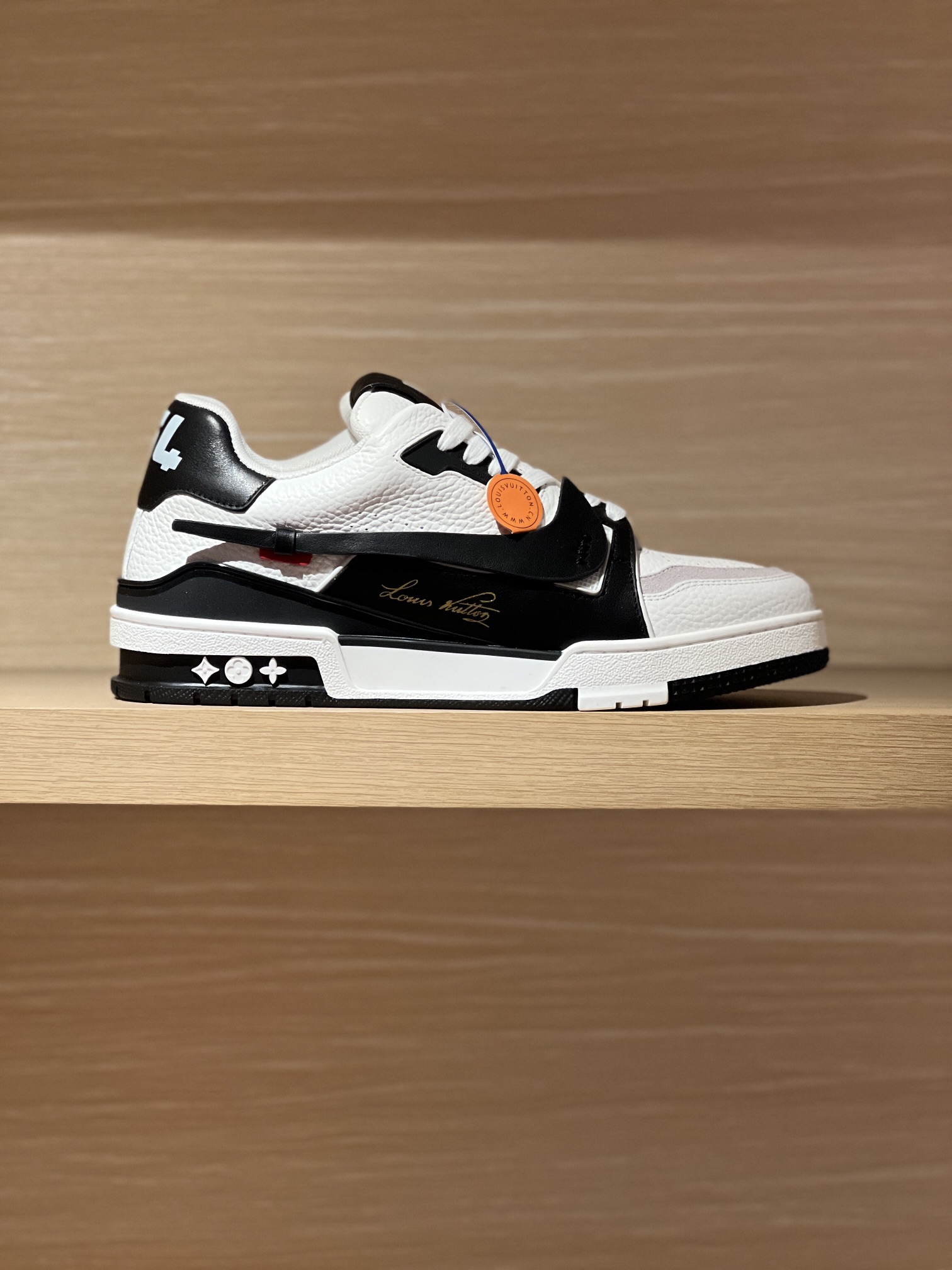 NO:237473,Focus on good quality - top-level production - Trianer & Nike co-branded men's casual shoes. Selected fabrics, grained cowhide, inner breathable net, TPU sole Size 39-45 (45 customized, non-return and exchange) Price exquisite airplane box packaging, casual shoes/sports shoes, sneakers, cowhide19860909专注好品质——顶级出品 ———Trianer & Nike联名男士休闲鞋 面料精选粒面牛皮,内里透气网,TPU大底  Size 39-45（45定做不退换）  Price 精美飞机盒包装配套,休闲鞋/运动鞋,sneakers,cowhide,Women's Shoes