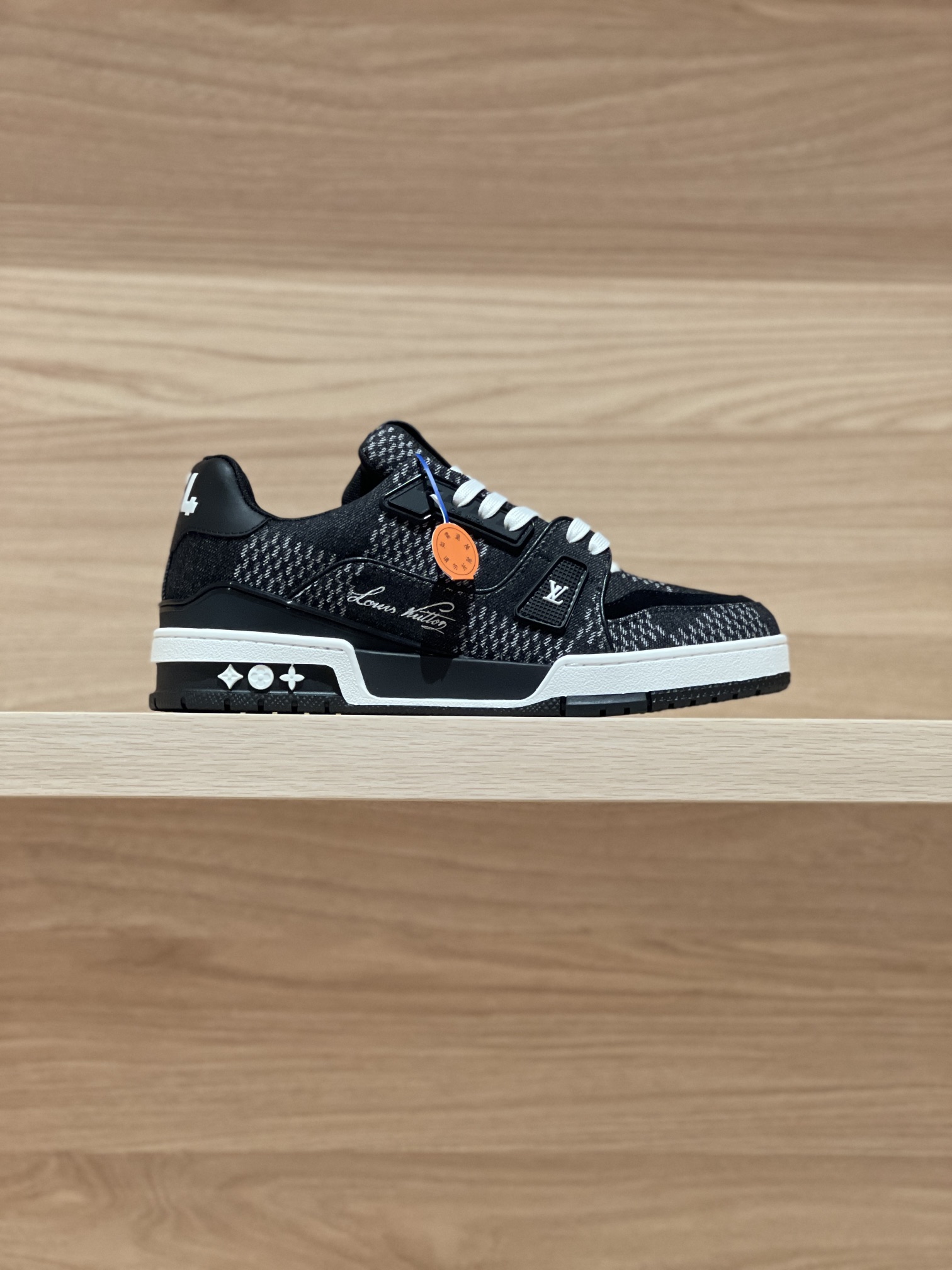 NO:237489,Focus on good quality - top-level production, denim chess board black real shot - purchasing agent level Trainer new color update, original material customization!  The cost of embossing technology has increased in vain!  Non-currency!  Private model bottom!  Fine craftsmanship!  Size women 35-40 (40 custom made no return or exchange) Men 38-46 (38/45/46 custom made no return or exchange) Price Aircraft box packaging matching, casual shoes/sports shoes, sneakers19860909专注好品质——顶级出品 牛仔棋盘黑实拍——代购级Trainer 新色更新 原版材料定制！压纹工艺成本徒然增加！非通货！私模大底！精细工艺！ Size女35-40（40定做不退换） 男38-46（38/45/46定做不退换） Price 飞机盒包装配套,休闲鞋/运动鞋,sneakers,Women's Shoes