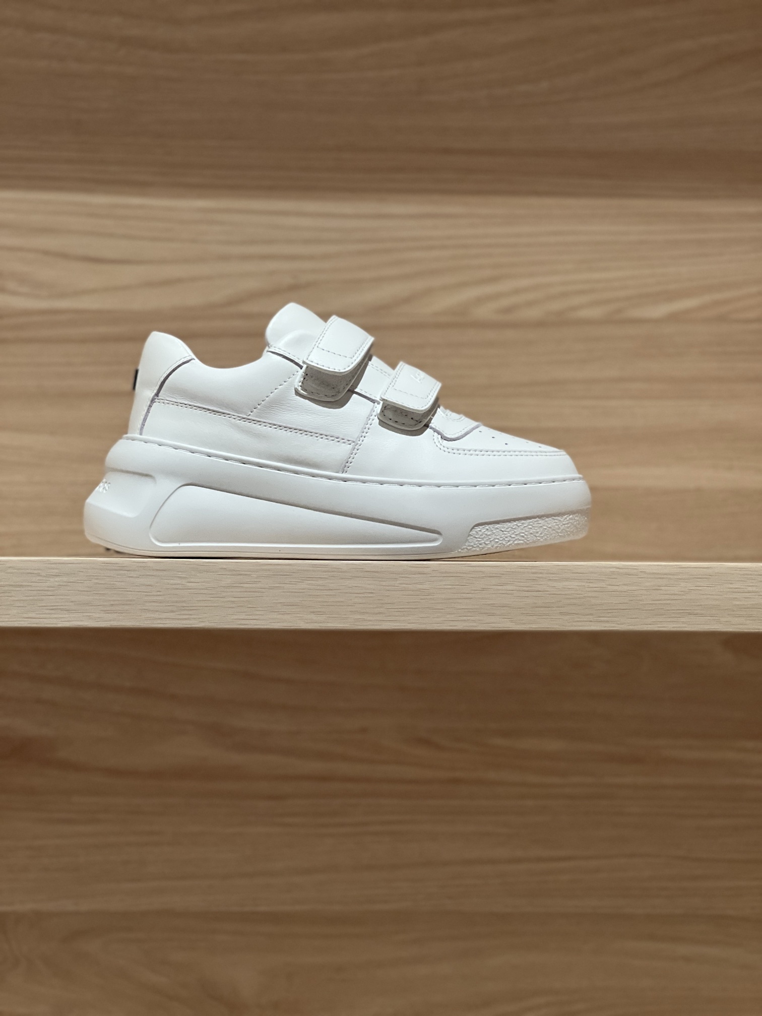 NO:237391,Focus on good quality - top-level production, white tail shot - Acne Studios, thick-soled white shoes with shit, original version, accurate CP!  The shoe shape is infinitely close, and the fine craftsmanship is produced. The fabric is made of original cowhide, water-dyed sheepskin/mesh cloth inside, original rubber foamed sole, wear-resistant, non-slip, light and comfortable to wear!  Thickness 5cm Size 35-40 (40 custom made without return) Price Original exquisite packaging, casual shoes/sports shoes, acne studios, dior, sneakers, cowhide, sheepskin19860909专注好品质——顶级出品 白尾实拍——Acne Studios 踩屎感厚底小白鞋  原版购入精准cp！鞋型无限接近,精细工艺出 面料采用原版牛皮,内里水染羊皮/网布,原版橡胶发泡大底,耐磨防滑穿着轻便舒适！厚度5cm Size 35-40（40定做不退换） Price 原版精美包装配套,休闲鞋/运动鞋,acne studios,dior,sneakers,cowhide,sheepskin,Women's Shoes