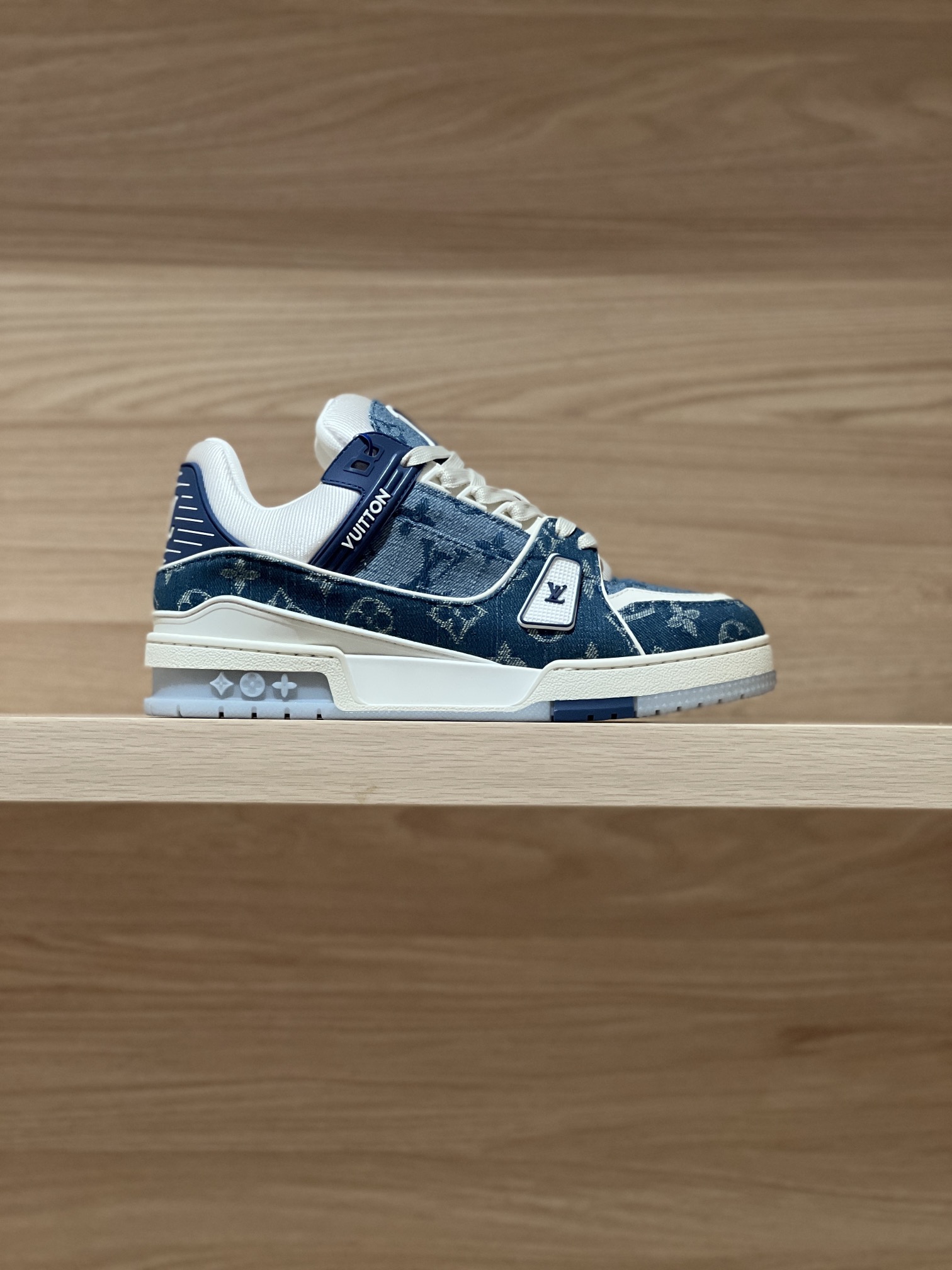 NO:237499,Focus on good quality - top-level production, real shot of blue cow - purchasing-level Trainer 24FW new autumn and winter colors, original precise CP!  The shoe shape is infinitely close, and the product is produced in fine craftsmanship. It is as good as ever!  Customized original materials!  Original cowhide fabric, breathable mesh fabric inside, private molded bottom!   Size women 35-40 (40 custom made no return or exchange) Men 38-46 (38/45/46 custom made no return or exchange) Price women men's gift box exquisite packaging matching handbags, casual shoes/sports shoes, sneakers, cowhide19860909专注好品质——顶级出品 蓝牛实拍——代购级Trainer 24FW秋冬新色 原版精准CP！鞋型无限接近,精细工艺出品 一如既往地好货出炉！原版材料定制！面料原版牛皮,内里透气网布,私模大底！  Size女35-40（40定做不退换）  男38-46（38/45/46定做不退换）  Price女款 男款 礼品盒精美包装配套手提袋,休闲鞋/运动鞋,sneakers,cowhide,Women's Shoes