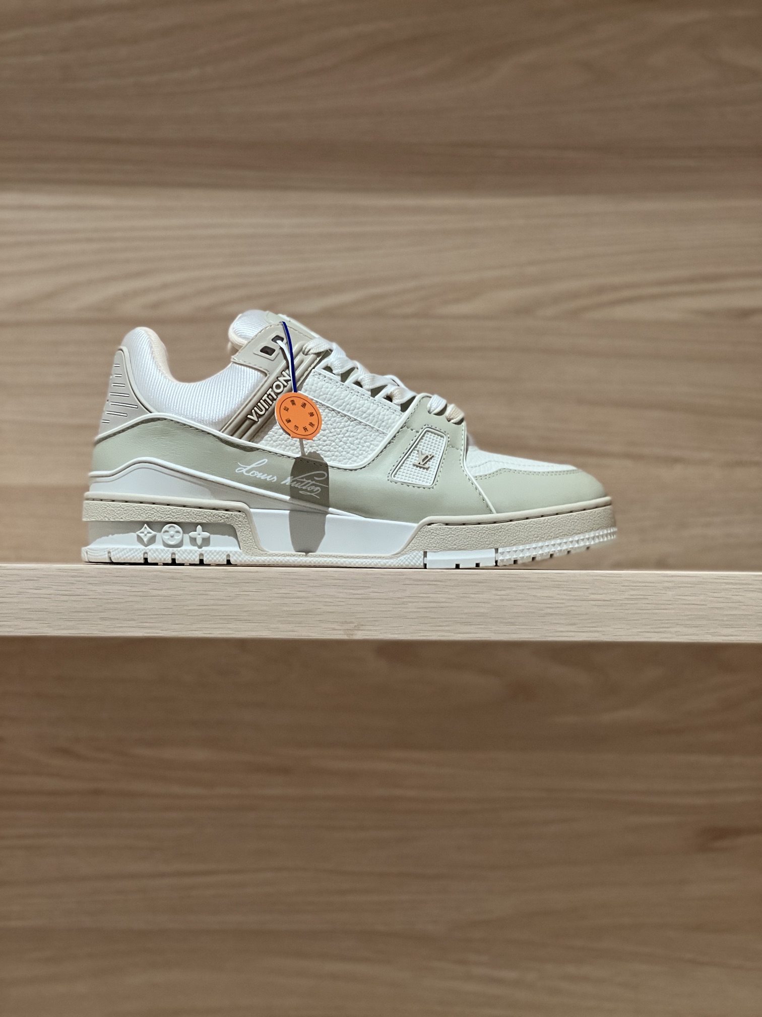 NO:237505,Focus on good quality - top-level production, real milk tea gray shooting - purchasing agent Trainer 24FW new autumn and winter colors original precise CP!  The shoe shape is infinitely close, and the product is produced in fine craftsmanship. It is as good as ever!  Customized original materials!  Original cowhide fabric, breathable mesh fabric inside, private molded bottom!   Size women 35-40 (40 custom made no return or exchange) Men 38-46 (38/45/46 custom made no return or exchange) Price women men's gift box exquisite packaging matching handbags, casual shoes/sports shoes, sneakers, cowhide19860909专注好品质——顶级出品 奶茶灰实拍——代购级Trainer 24FW秋冬新色 原版精准CP！鞋型无限接近,精细工艺出品 一如既往地好货出炉！原版材料定制！面料原版牛皮,内里透气网布,私模大底！  Size女35-40（40定做不退换）  男38-46（38/45/46定做不退换）  Price女款男款 礼品盒精美包装配套手提袋,休闲鞋/运动鞋,sneakers,cowhide,Women's Shoes