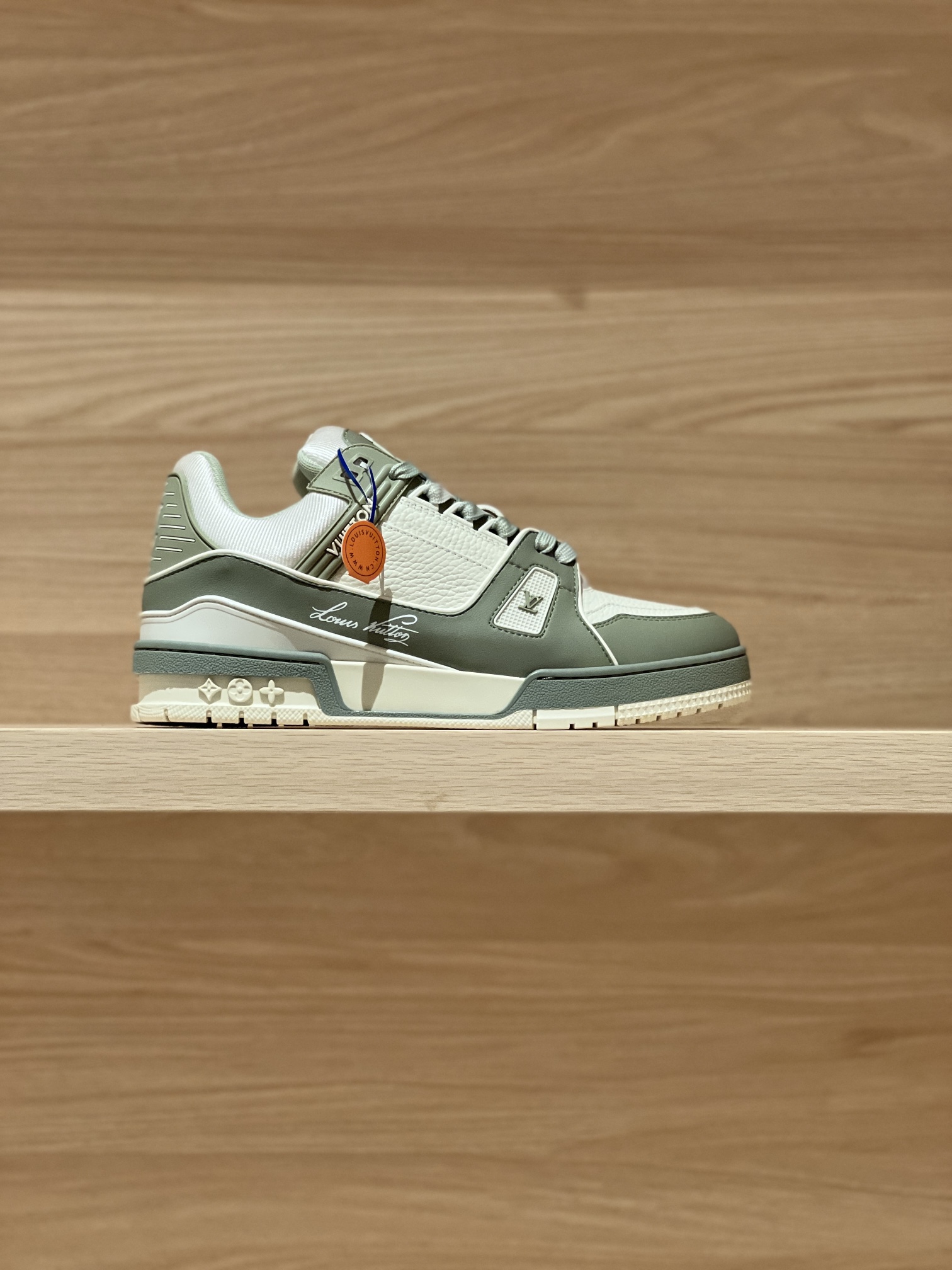 NO:237508,Focus on good quality - top-level production, real shot of milk tea green - purchasing agent Trainer 24FW new autumn and winter colors original precise CP!  The shoe shape is infinitely close, and the product is produced in fine craftsmanship. It is as good as ever!  Customized original materials!  Original cowhide fabric, breathable mesh fabric inside, private molded bottom!   Size women 35-40 (40 custom made no return or exchange) Men 38-46 (38/45/46 custom made no return or exchange) Price women men's gift box exquisite packaging matching handbags, casual shoes/sports shoes, sneakers, cowhide19860909专注好品质——顶级出品 奶茶绿实拍——代购级Trainer 24FW秋冬新色 原版精准CP！鞋型无限接近,精细工艺出品 一如既往地好货出炉！原版材料定制！面料原版牛皮,内里透气网布,私模大底！  Size女35-40（40定做不退换）  男38-46（38/45/46定做不退换）  Price女款 男款 礼品盒精美包装配套手提袋,休闲鞋/运动鞋,sneakers,cowhide,Women's Shoes