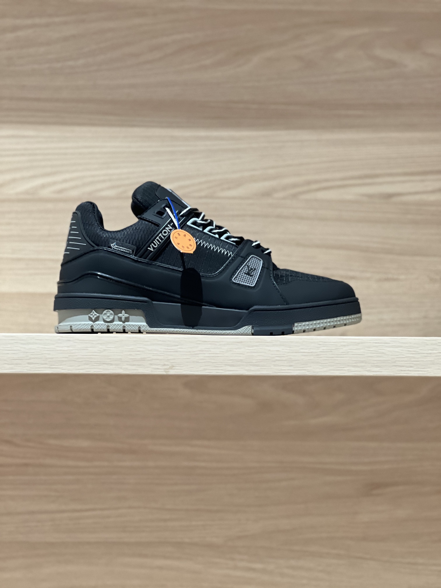 NO:237421,Focus on good quality - top-level production, real shot of black network - purchasing-level Trainer 24FW new autumn and winter colors, original precise CP!  The shoe shape is infinitely close, and the product is produced in fine craftsmanship. It is as good as ever!  Customized original materials!  Original fabric cowhide splicing custom mesh fabric, breathable mesh fabric inside, original customized private mold outsole TPU outsole Size women 35-40 (40 custom made no return or exchange) Men 38-46 (38/45/46 custom made no return or exchange) Price women Men 460 Gift box exquisite packaging matching handbag, casual shoes/sports shoes, sneakers, cowhide19860909专注好品质——顶级出品 黑网实拍——代购级Trainer 24FW秋冬新色 原版精准CP！鞋型无限接近,精细工艺出品 一如既往地好货出炉！原版材料定制！面料原版牛皮拼接定制网布,内里透气网布,原版定制私模大底TPU大底  Size女35-40（40定做不退换）  男38-46（38/45/46定做不退换）  Price女 男460 礼品盒精美包装配套手提袋,休闲鞋/运动鞋,sneakers,cowhide,Women's Shoes