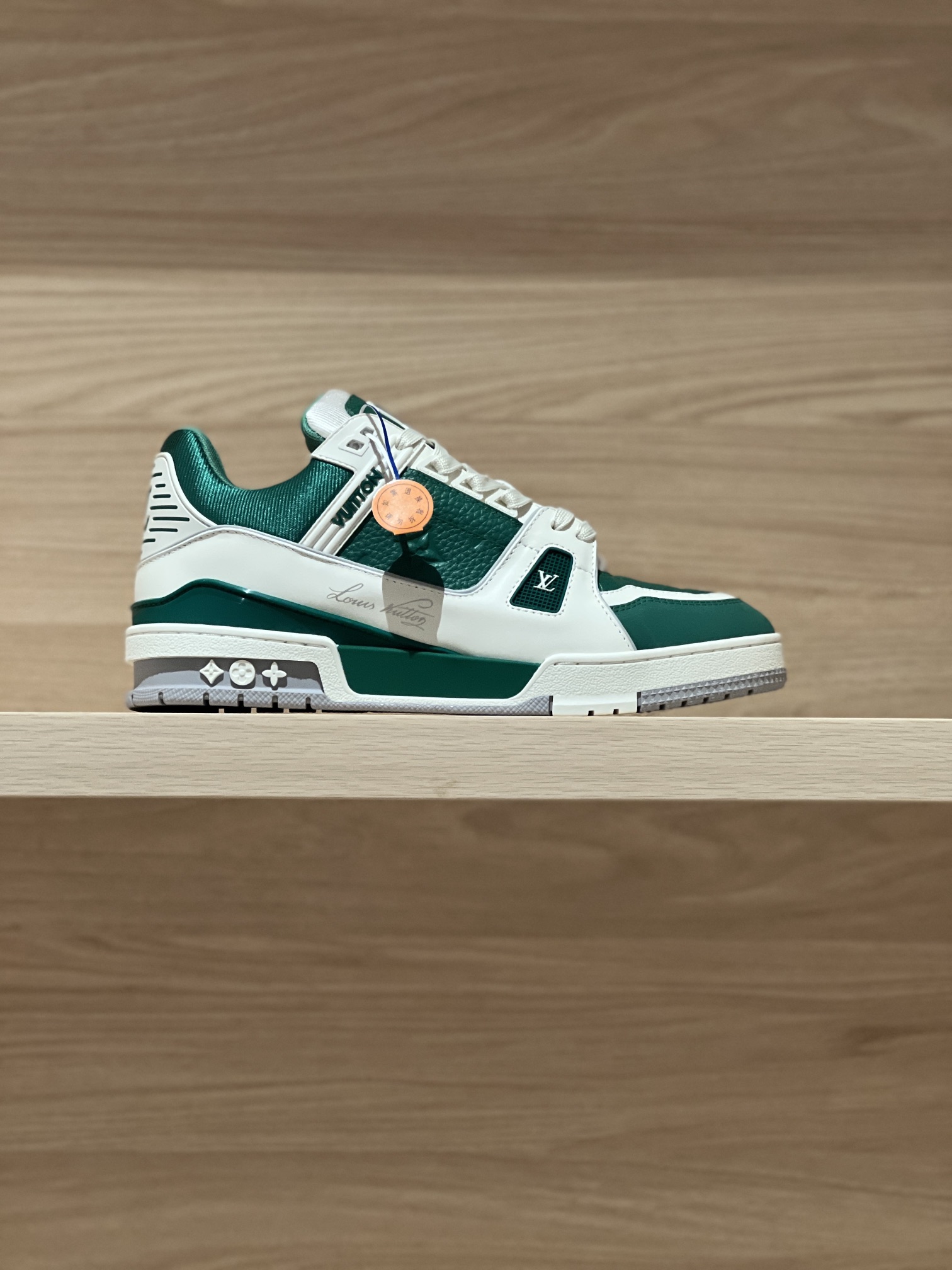 NO:237409,Focus on good quality - top-level production, real-life photography of jade green - purchasing-level Trainer 24FW new autumn and winter colors, original precise CP!  The shoe shape is infinitely close, and the product is produced in fine craftsmanship. It is as good as ever!  Customized original materials!  Original fabric cowhide splicing custom mesh fabric, breathable mesh fabric inside, original customized private mold outsole TPU outsole Size women 35-40 (40 custom made no return or exchange) Men 38-46 (38/45/46 custom made no return or exchange) Price women Men 460 Gift box exquisite packaging matching handbag, casual shoes/sports shoes, sneakers, cowhide19860909专注好品质——顶级出品 翡翠绿实拍——代购级Trainer 24FW秋冬新色 原版精准CP！鞋型无限接近,精细工艺出品 一如既往地好货出炉！原版材料定制！面料原版牛皮拼接定制网布,内里透气网布,原版定制私模大底TPU大底  Size女35-40（40定做不退换）  男38-46（38/45/46定做不退换）  Price女 男460 礼品盒精美包装配套手提袋,休闲鞋/运动鞋,sneakers,cowhide,Women's Shoes