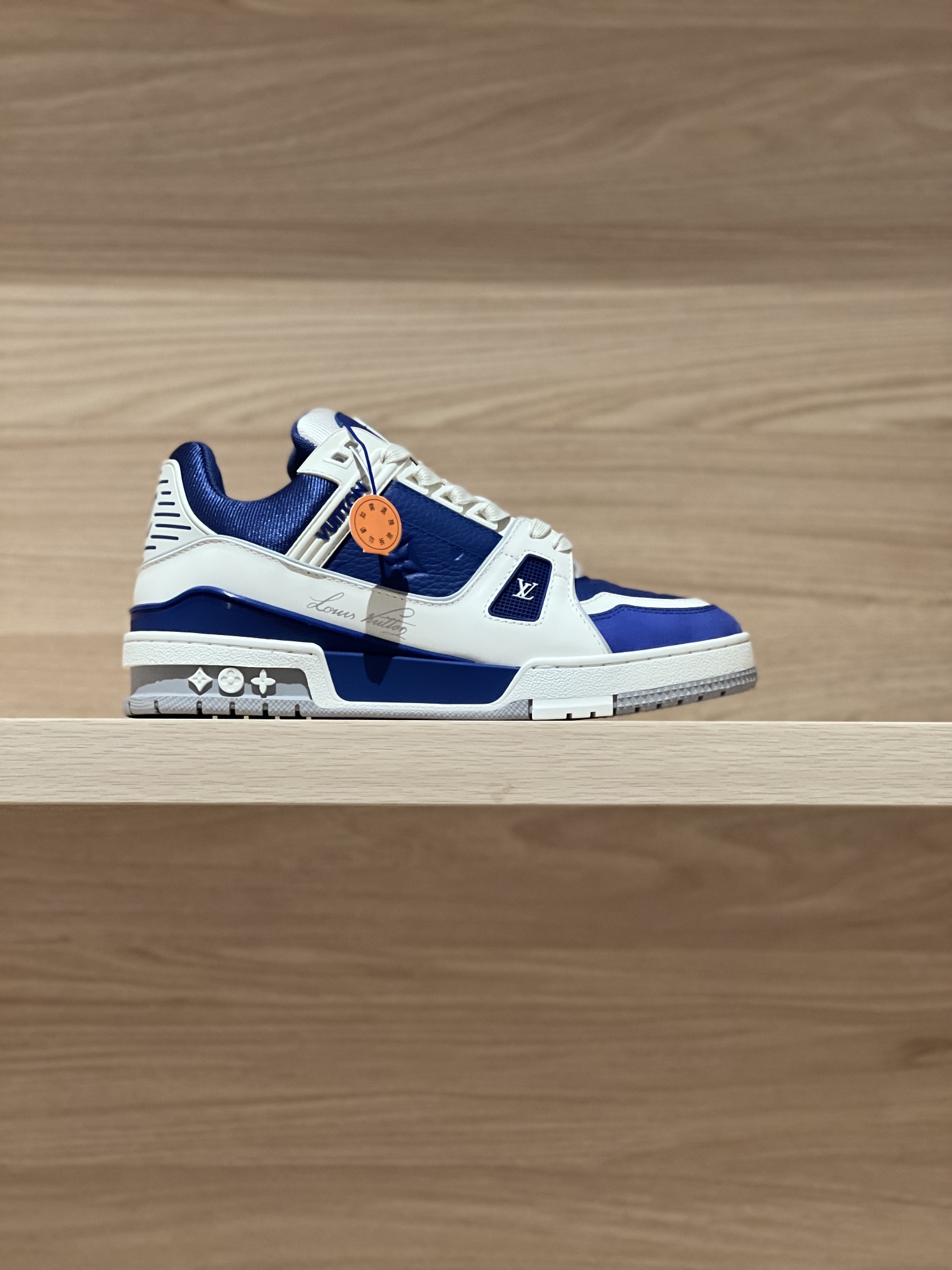 NO:237412,Focus on good quality - top-level production, real shot of deep space blue - purchasing-level Trainer 24FW new autumn and winter colors, original precise CP!  The shoe shape is infinitely close, and the product is produced in fine craftsmanship. It is as good as ever!  Customized original materials!  Original fabric cowhide splicing custom mesh fabric, breathable mesh fabric inside, original customized private mold outsole TPU outsole Size women 35-40 (40 custom made no return or exchange) Men 38-46 (38/45/46 custom made no return or exchange) Price women Men 460 Gift box exquisite packaging matching handbag, casual shoes/sports shoes, sneakers, cowhide19860909专注好品质——顶级出品 深空蓝实拍——代购级Trainer 24FW秋冬新色 原版精准CP！鞋型无限接近,精细工艺出品 一如既往地好货出炉！原版材料定制！面料原版牛皮拼接定制网布,内里透气网布,原版定制私模大底TPU大底  Size女35-40（40定做不退换）  男38-46（38/45/46定做不退换）  Price女 男460 礼品盒精美包装配套手提袋,休闲鞋/运动鞋,sneakers,cowhide,Women's Shoes