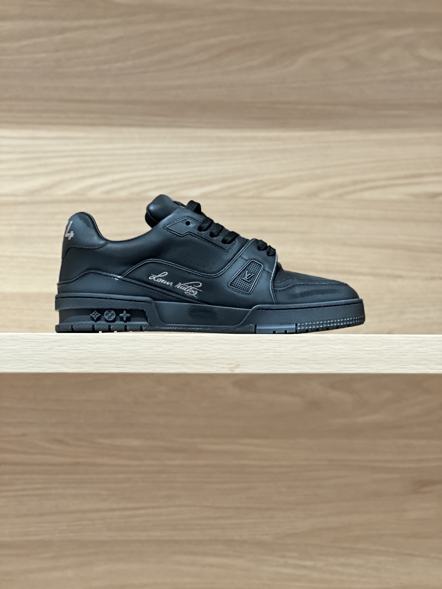 NO:237432,Focus on good quality - top-level production, old black real shots - purchasing agent Trainer 24FW new autumn and winter colors original precise CP!  The shoe shape is infinitely close, and the product is produced in fine craftsmanship. It is as good as ever!  Customized original materials!  Original calfskin, inner cowhide, original customized private molded outsole TPU sole Size women 35-40 (40 custom made no return or exchange) Men 38-46 (38/45/46 custom made no return or exchange) Price Women Men 460 Gift box exquisite packaging matching handbag, casual shoes/sports shoes, sneakers, cowhide19860909专注好品质——顶级出品 做旧黑实拍——代购级Trainer 24FW秋冬新色 原版精准CP！鞋型无限接近,精细工艺出品 一如既往地好货出炉！原版材料定制！面料原版小牛皮,内里牛皮,原版定制私模大底TPU大底  Size女35-40（40定做不退换）  男38-46（38/45/46定做不退换）  Price女 男460 礼品盒精美包装配套手提袋,休闲鞋/运动鞋,sneakers,cowhide,Women's Shoes