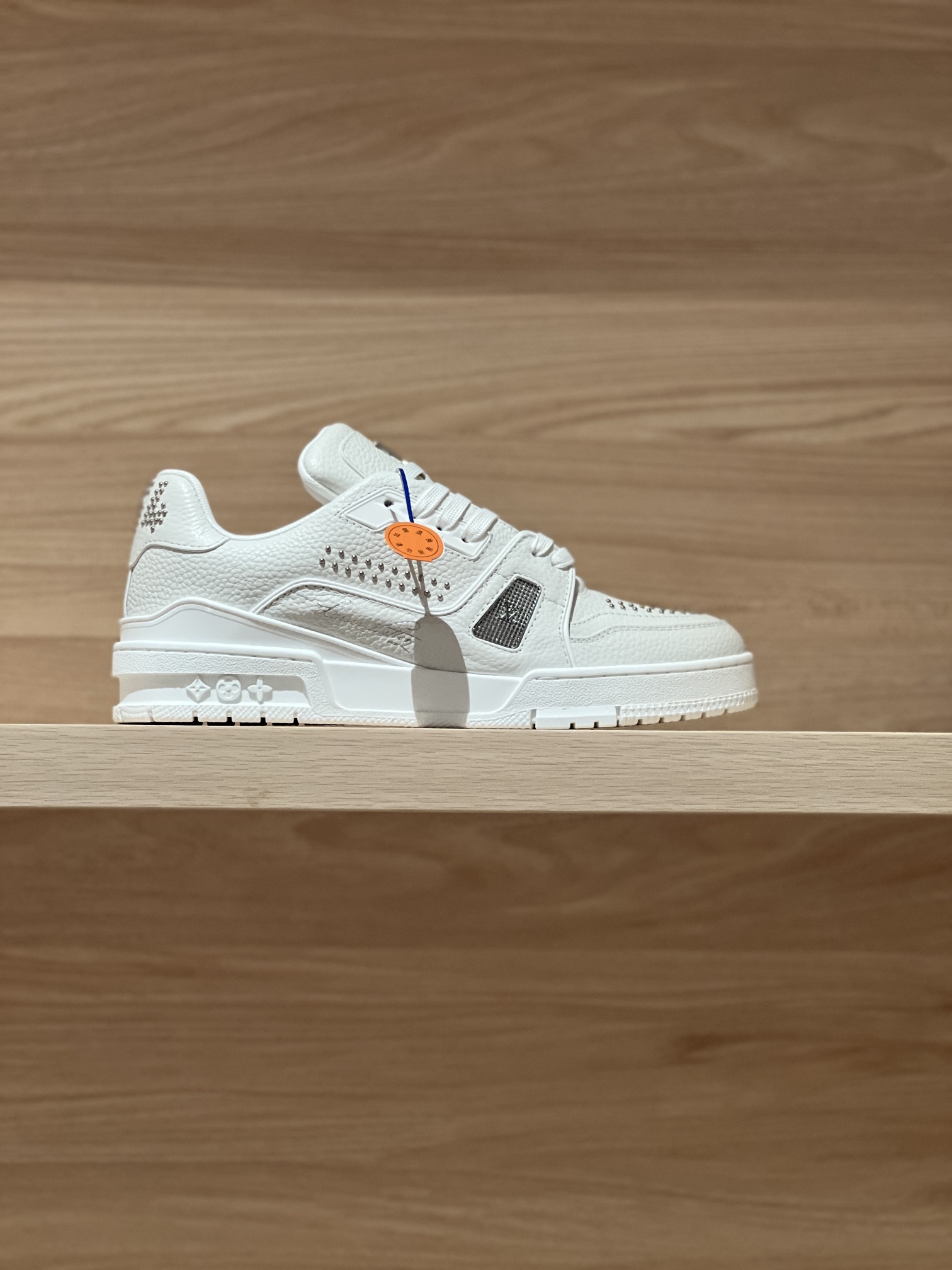 NO:237439,Focus on good quality - top-level production, real shot of Liuding black - purchasing-level Trainer 24FW new autumn and winter colors, original precise CP!  The shoe shape is infinitely close, and the product is produced in fine craftsmanship. It is as good as ever!  Customized original materials!  Original fabric lychee pattern cowhide, original inner breathable mesh fabric, original customized private mold outsole TPU outsole Size women 35-40 (40 custom made no return or exchange) Men 38-46 (38/45/46 custom made no return or exchange) Price women Men 460 Gift box exquisite packaging matching handbag, casual shoes/sports shoes, sneakers, cowhide19860909专注好品质——顶级出品 柳钉黑实拍——代购级Trainer 24FW秋冬新色 原版精准CP！鞋型无限接近,精细工艺出品 一如既往地好货出炉！原版材料定制！面料原版荔枝纹牛皮,内里原版透气网布,原版定制私模大底TPU大底  Size女35-40（40定做不退换）  男38-46（38/45/46定做不退换）  Price女 男460 礼品盒精美包装配套手提袋,休闲鞋/运动鞋,sneakers,cowhide,Women's Shoes