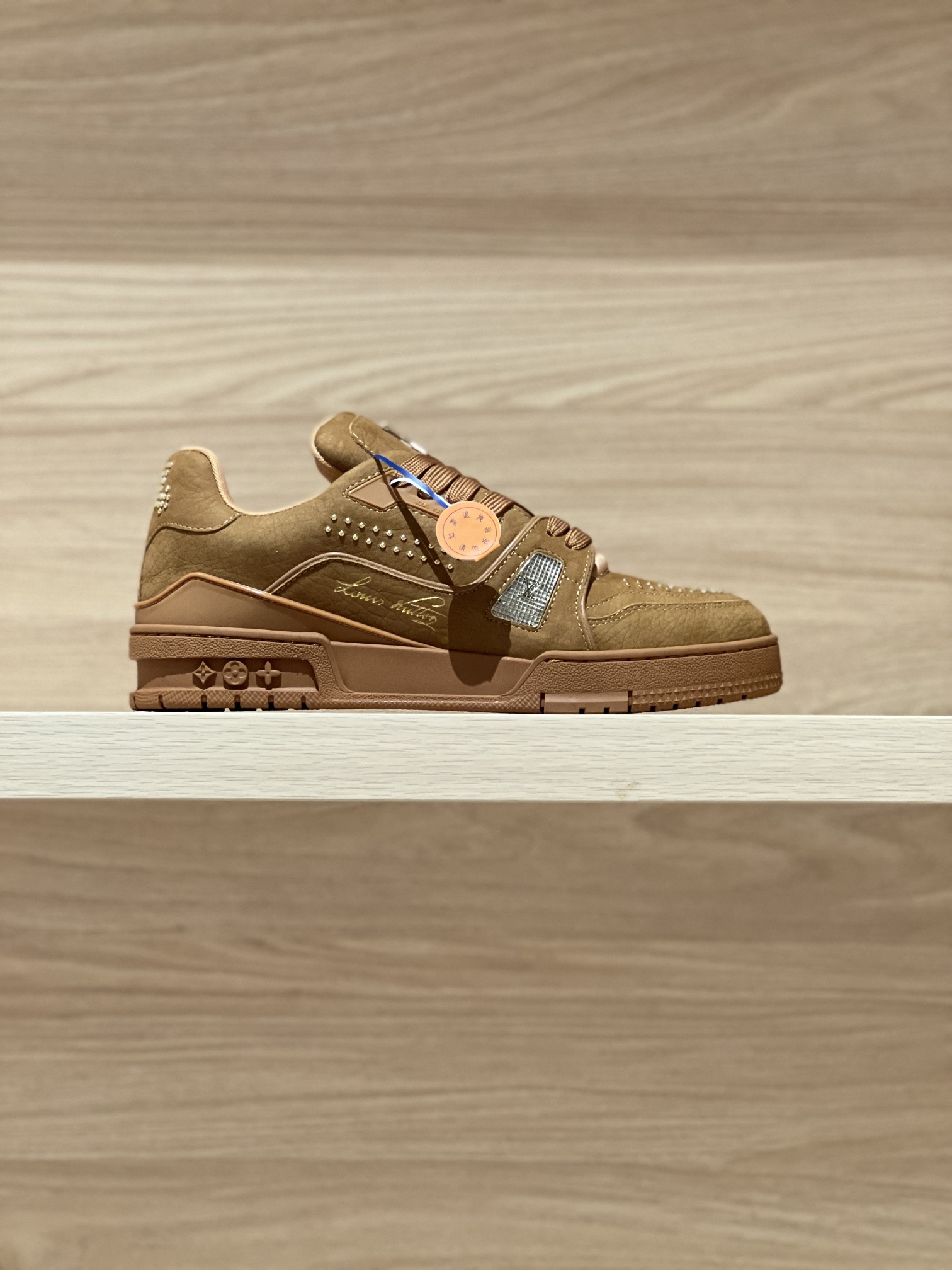 NO:237427,Focus on good quality - top-level production, real shot of Liuding brown - purchasing-level Trainer 24FW new autumn and winter colors, original precise CP!  The shoe shape is infinitely close, and the product is produced in fine craftsmanship. It is as good as ever!  Customized original materials!  Original fabric lychee pattern cowhide, original inner breathable mesh fabric, original customized private mold outsole TPU outsole Size women 35-40 (40 custom made no return or exchange) Men 38-46 (38/45/46 custom made no return or exchange) Price women Men 460 Gift box exquisite packaging matching handbag, casual shoes/sports shoes, sneakers, cowhide19860909专注好品质——顶级出品 柳钉棕色实拍——代购级Trainer 24FW秋冬新色 原版精准CP！鞋型无限接近,精细工艺出品 一如既往地好货出炉！原版材料定制！面料原版荔枝纹牛皮,内里原版透气网布,原版定制私模大底TPU大底  Size女35-40（40定做不退换）  男38-46（38/45/46定做不退换）  Price女 男460 礼品盒精美包装配套手提袋,休闲鞋/运动鞋,sneakers,cowhide,Women's Shoes