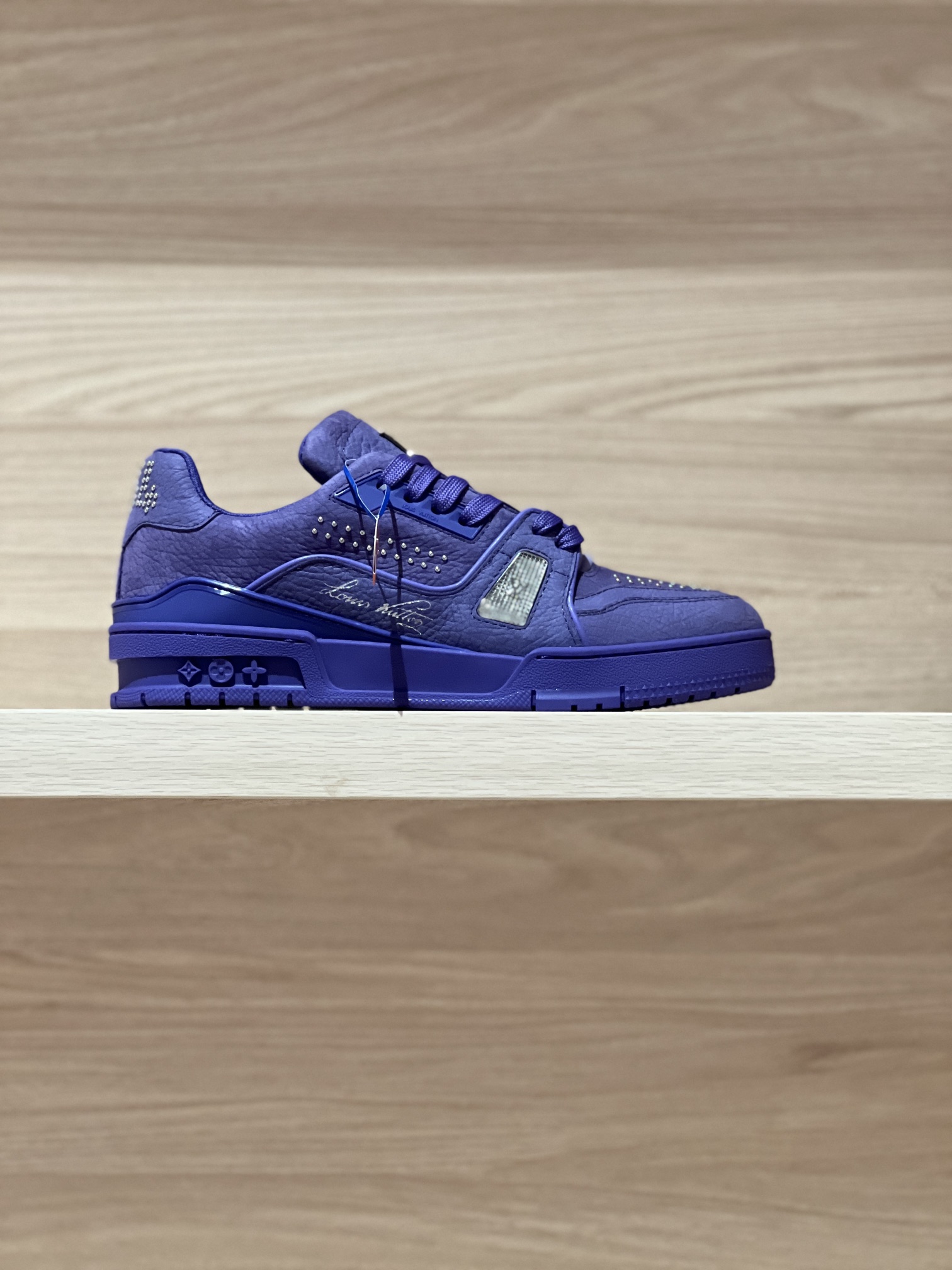 NO:237429,Focus on good quality - top-level production, real photo of Liuding purple - purchasing-level Trainer 24FW new autumn and winter colors, original precise CP!  The shoe shape is infinitely close, and the product is produced in fine craftsmanship. It is as good as ever!  Customized original materials!  Original fabric lychee pattern cowhide, original inner breathable mesh fabric, original customized private mold outsole TPU outsole Size women 35-40 (40 custom made no return or exchange) Men 38-46 (38/45/46 custom made no return or exchange) Price women Men 460 Gift box exquisite packaging matching handbag, casual shoes/sports shoes, sneakers, cowhide19860909专注好品质——顶级出品 柳钉紫色实拍——代购级Trainer 24FW秋冬新色 原版精准CP！鞋型无限接近,精细工艺出品 一如既往地好货出炉！原版材料定制！面料原版荔枝纹牛皮,内里原版透气网布,原版定制私模大底TPU大底  Size女35-40（40定做不退换）  男38-46（38/45/46定做不退换）  Price女 男460 礼品盒精美包装配套手提袋,休闲鞋/运动鞋,sneakers,cowhide,Women's Shoes