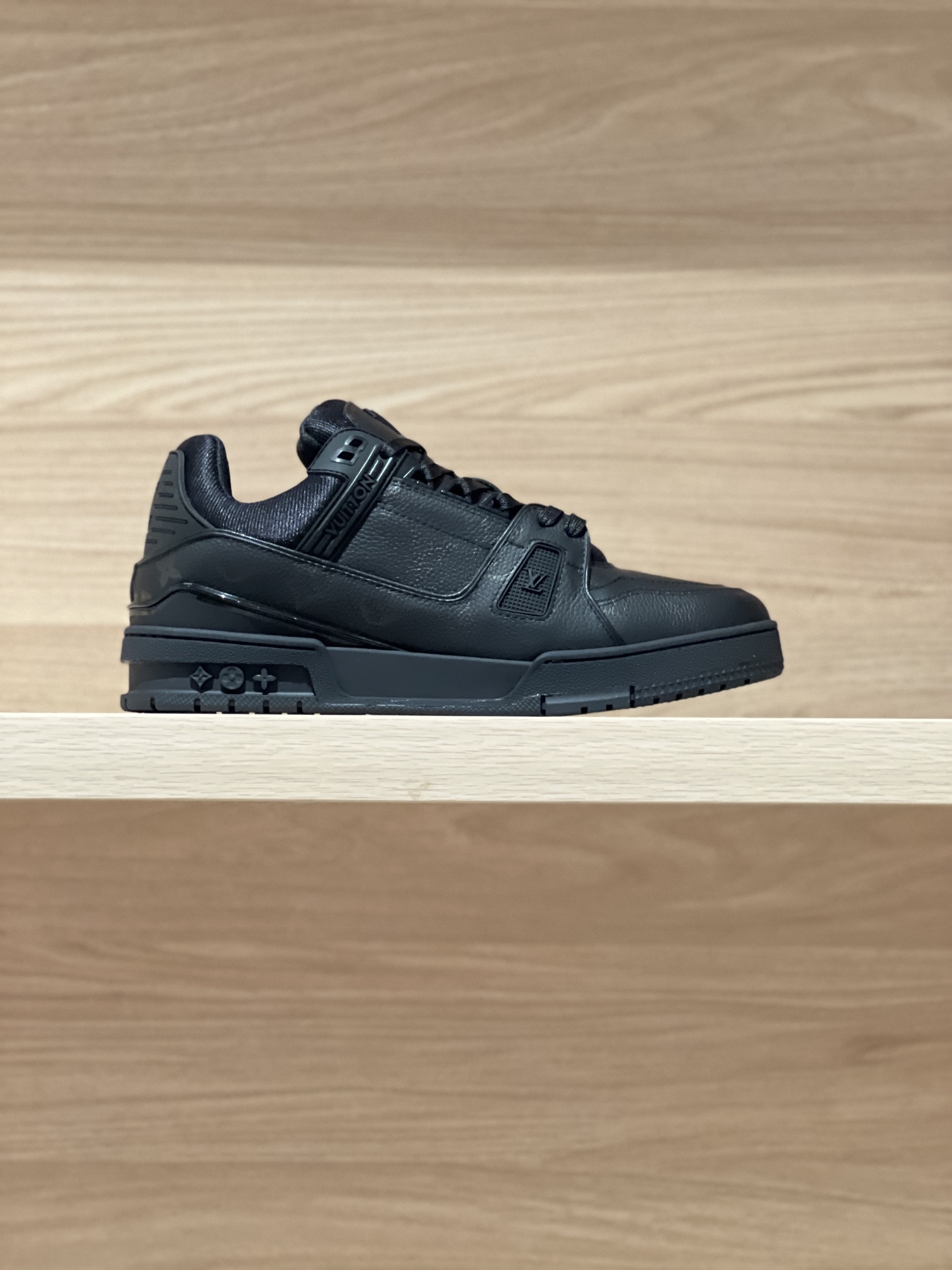 NO:237420,Focus on good quality - top-level production, real black print shooting - purchasing agent Trainer 25FW new autumn and winter colors, original precise CP!  The shoe shape is infinitely close, and the product is produced in fine craftsmanship. It is as good as ever!  Customized original materials!  Original fabric lychee pattern cowhide, original inner breathable mesh fabric, original customized private mold outsole TPU outsole Size women 35-40 (40 custom made no return or exchange) Men 38-46 (38/45/46 custom made no return or exchange) Price Women men 460 Gift box exquisite packaging matching handbag, casual shoes/sports shoes, sneakers, cowhide19860909专注好品质——顶级出品 黑色印花实拍——代购级Trainer 25FW秋冬新色 原版精准CP！鞋型无限接近,精细工艺出品 一如既往地好货出炉！原版材料定制！面料原版荔枝纹牛皮,内里原版透气网布,原版定制私模大底TPU大底  Size女35-40（40定做不退换）  男38-46（38/45/46定做不退换）  Price女男460 礼品盒精美包装配套手提袋,休闲鞋/运动鞋,sneakers,cowhide,Women's Shoes