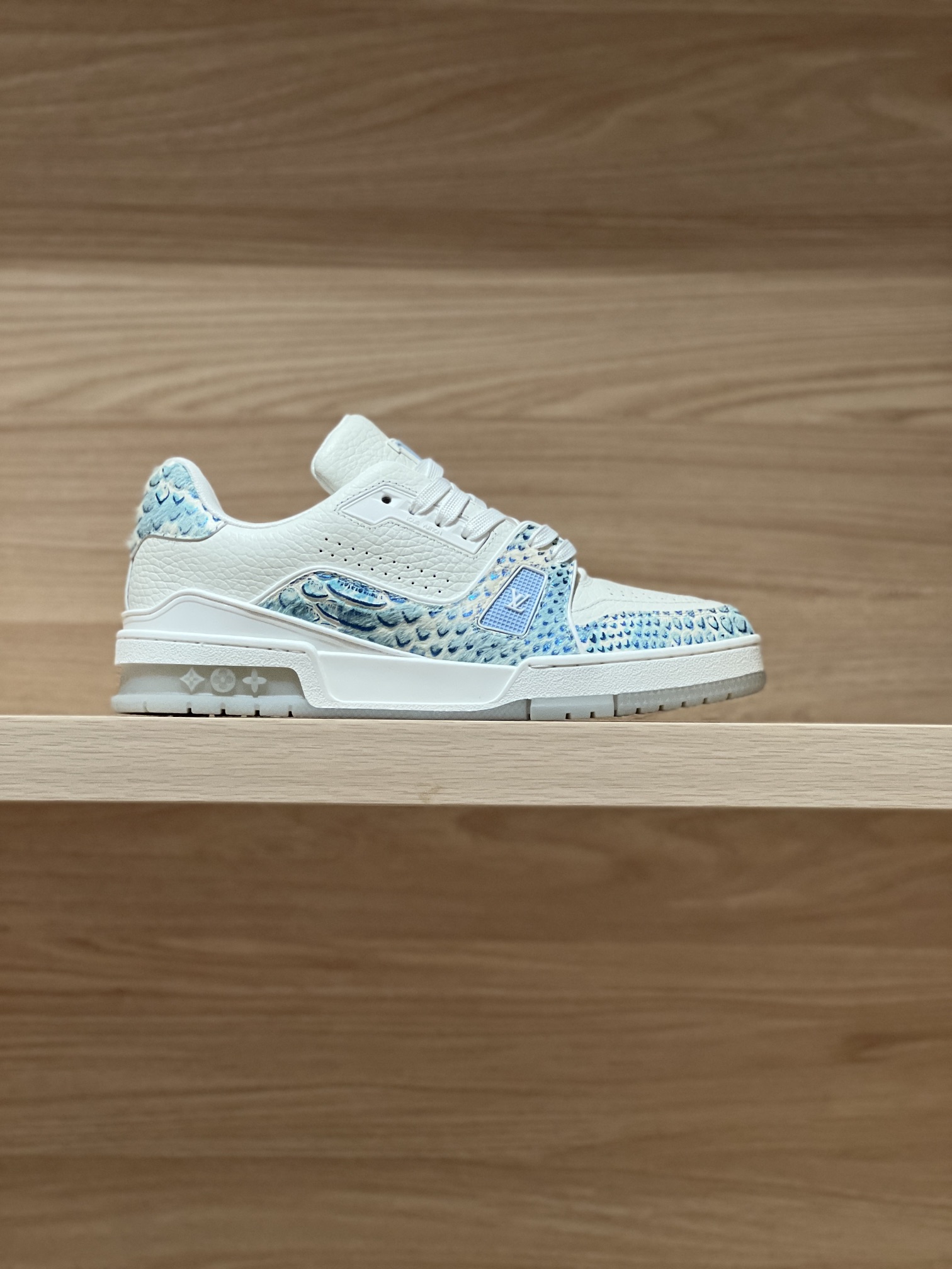 NO:237431,Focus on good quality - top-level production, real photography of peacock orchid - purchasing-level Trainer 25FW new autumn and winter colors, original precise CP!  The shoe shape is infinitely close, and the product is produced in fine craftsmanship. It is as good as ever!  Customized original materials!  Original fabric lychee pattern cowhide, original inner breathable mesh fabric, original customized private mold outsole TPU outsole Size women 35-40 (40 custom made no return or exchange) Men 38-46 (38/45/46 custom made no return or exchange) Price women Men 460 Gift box exquisite packaging matching handbag, casual shoes/sports shoes, sneakers, cowhide19860909专注好品质——顶级出品 孔雀兰实拍——代购级Trainer 25FW秋冬新色 原版精准CP！鞋型无限接近,精细工艺出品 一如既往地好货出炉！原版材料定制！面料原版荔枝纹牛皮,内里原版透气网布,原版定制私模大底TPU大底  Size女35-40（40定做不退换）  男38-46（38/45/46定做不退换）  Price女 男460 礼品盒精美包装配套手提袋,休闲鞋/运动鞋,sneakers,cowhide,Women's Shoes