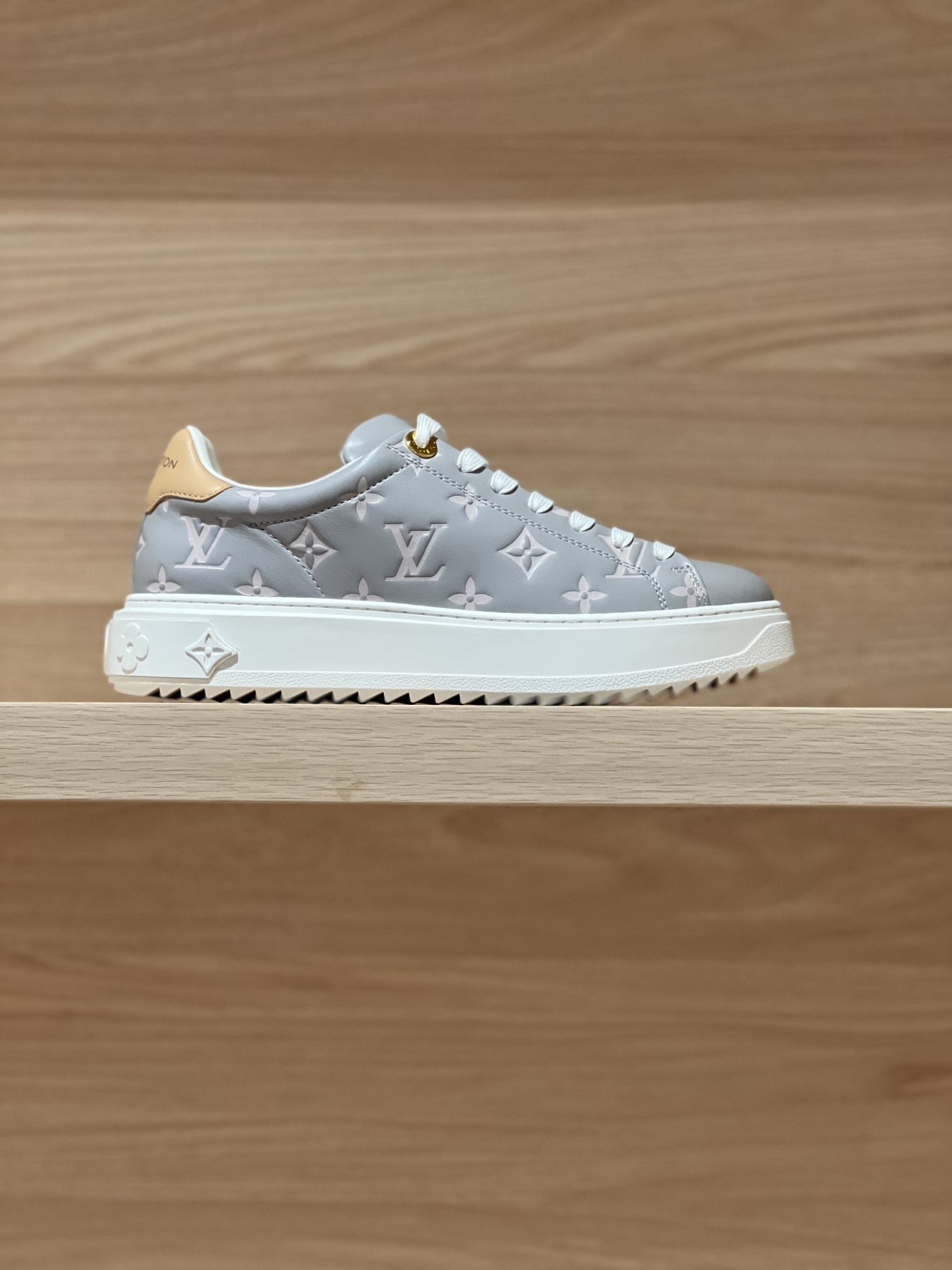 NO:237538,Focus on good quality - top-level production, real photo of relief gray - L*Time out series 25ss new color system, original accurate CP!  Shoe shape is infinitely close, good goods are available, fabric cowhide, water-dyed calfskin inside, original TPU sole, high elastic and wear-resistant Size 35-41 (40/41 custom made without return and exchange) Price exquisite original packaging, casual shoes/sports shoes, sneakers, cowhide19860909专注好品质——顶级出品 浮雕灰实拍——L*Time out 系列25ss新增色系 原版精准cp！鞋型无限接近,好货出 面料牛皮,内里水染小牛皮,原版TPU大底,高弹耐磨 Size 35-41（40/41定做不退换） Price 精美原包装配套,休闲鞋/运动鞋,sneakers,cowhide,Women's Shoes