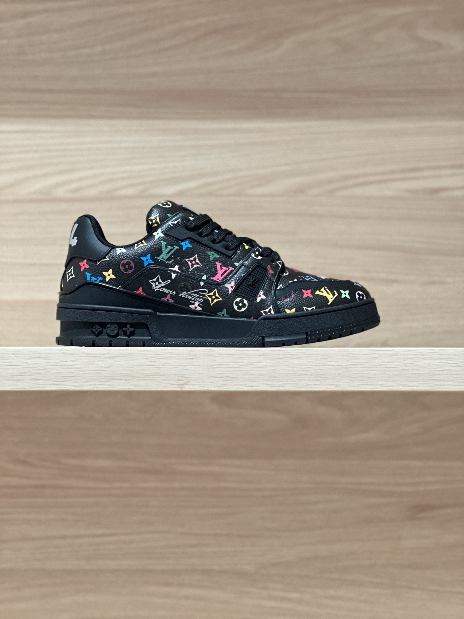 NO:237444,Focus on good quality - top-level production, black real shot - purchasing agent Trainer 25ss Murakami Takashi jointly created three-color original accurate CP!  The shoe shape is infinitely close, and the product is produced in fine craftsmanship. It is as good as ever!  Customized original materials!  Original fabric lychee pattern cowhide / original PU material, original breathable mesh fabric inside, original customized private mold outsole TPU outsole Size women 35-40 (40 custom made no return or exchange) Men 38-46 (38/45/46 custom made no return or exchange) Price women Men 460 Gift box exquisite packaging matching handbag, casual shoes/sports shoes, sneakers, cowhide19860909专注好品质——顶级出品 黑色实拍——代购级Trainer 25ss村上隆联名三彩 原版精准CP！鞋型无限接近,精细工艺出品 一如既往地好货出炉！原版材料定制！面料原版荔枝纹牛皮/原版PU材质,内里原版透气网布,原版定制私模大底TPU大底  Size女35-40（40定做不退换）  男38-46（38/45/46定做不退换）  Price女 男460 礼品盒精美包装配套手提袋,休闲鞋/运动鞋,sneakers,cowhide,Women's Shoes