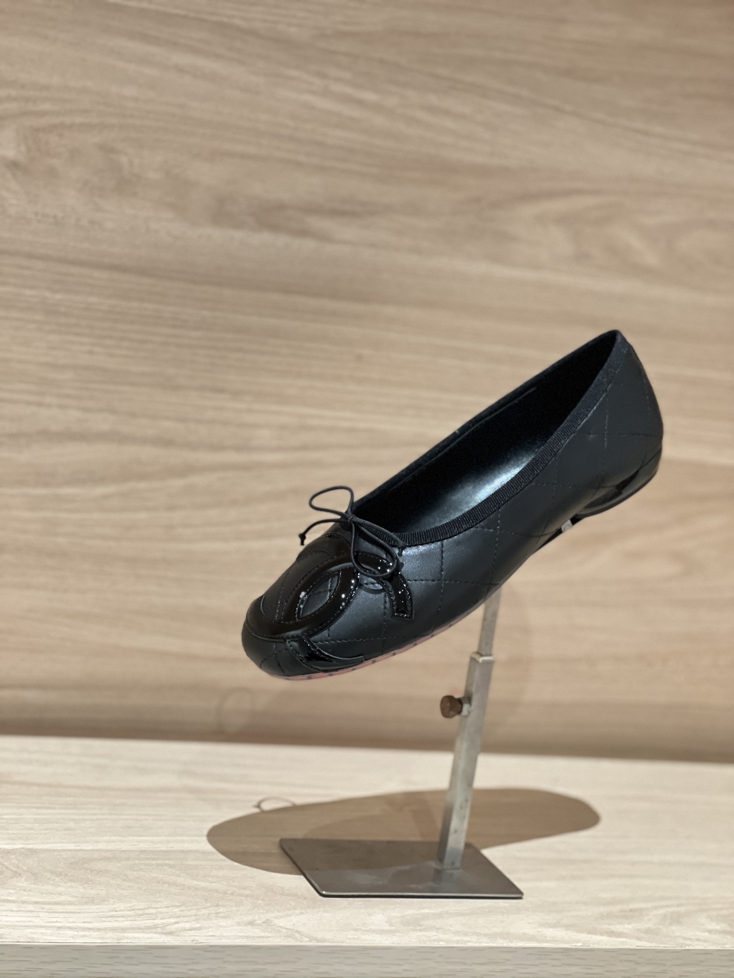 NO:225320,Focus on good quality - top-level production, real black shot - Cha*el mid-style Kangpeng series ballet dance shoes, purchasing-level production!  The masterpiece of the masterpiece of the Dongguan-style factory imported mixed-bred lambskin, small goatskin inside, large sole stitching never takes off the bottom, firm and permanently, special craftsmanship, private mold TPU sole fit printing letter gasket, ABS paint heel Size35-40 (40 custom made without return) Price gift box packaging matching, ballet shoes, sheepskin19860909专注好品质——顶级出品 黑色实拍——Cha*el 中古款康鹏系列芭蕾舞蹈鞋  代购级出品！莞式大厂匠心巨作 面料进口混种小羊皮,内里小山羊皮,大底车缝线永不脱底牢固永久,特殊工艺制作字母,私模TPU鞋底贴合印刷字母垫片,ABS烤漆跟 Size35-40（40定做不退换） Price 礼品盒包装配套,芭蕾舞鞋,sheepskin,Women's Shoes