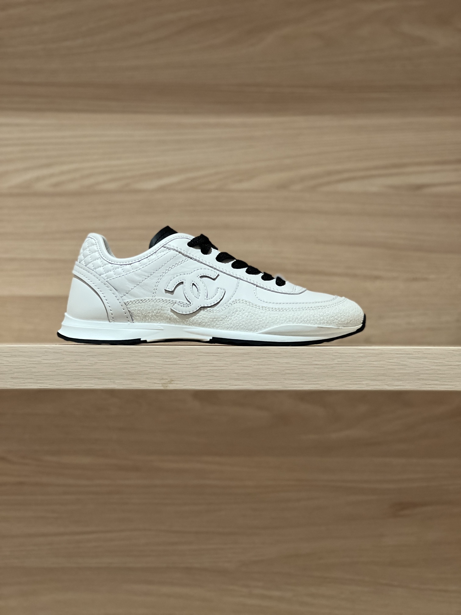 NO:225258,Focus on good quality - top-level production, real white shot - Cha*el 25fw Deshuo Shoes, produced by a large purchasing agent manufacturer, high-quality recommendation, original accurate CP!  Shoe shape is infinitely close, fine craftsmanship is made of imported calfskin   cattle back velvet, soft lambskin inside, original private molded rubber sole Size35-40 (40 custom made without return and exchange) Price Gift box packaging matching, casual shoes/sports shoes, sneakers, cowhide, sheepskin19860909专注好品质——顶级出品 白色实拍—— Cha*el 25fw 德训鞋  代购级大厂出品,精品推荐 原版精准cp！鞋型无限接近,精细工艺制作 面料采用进口小牛皮 牛反绒,内里柔软小羊皮,原版私模橡胶大底  Size35-40（40定做不退换） Price 礼品盒包装配套,休闲鞋/运动鞋,sneakers,cowhide,sheepskin,Women's Shoes