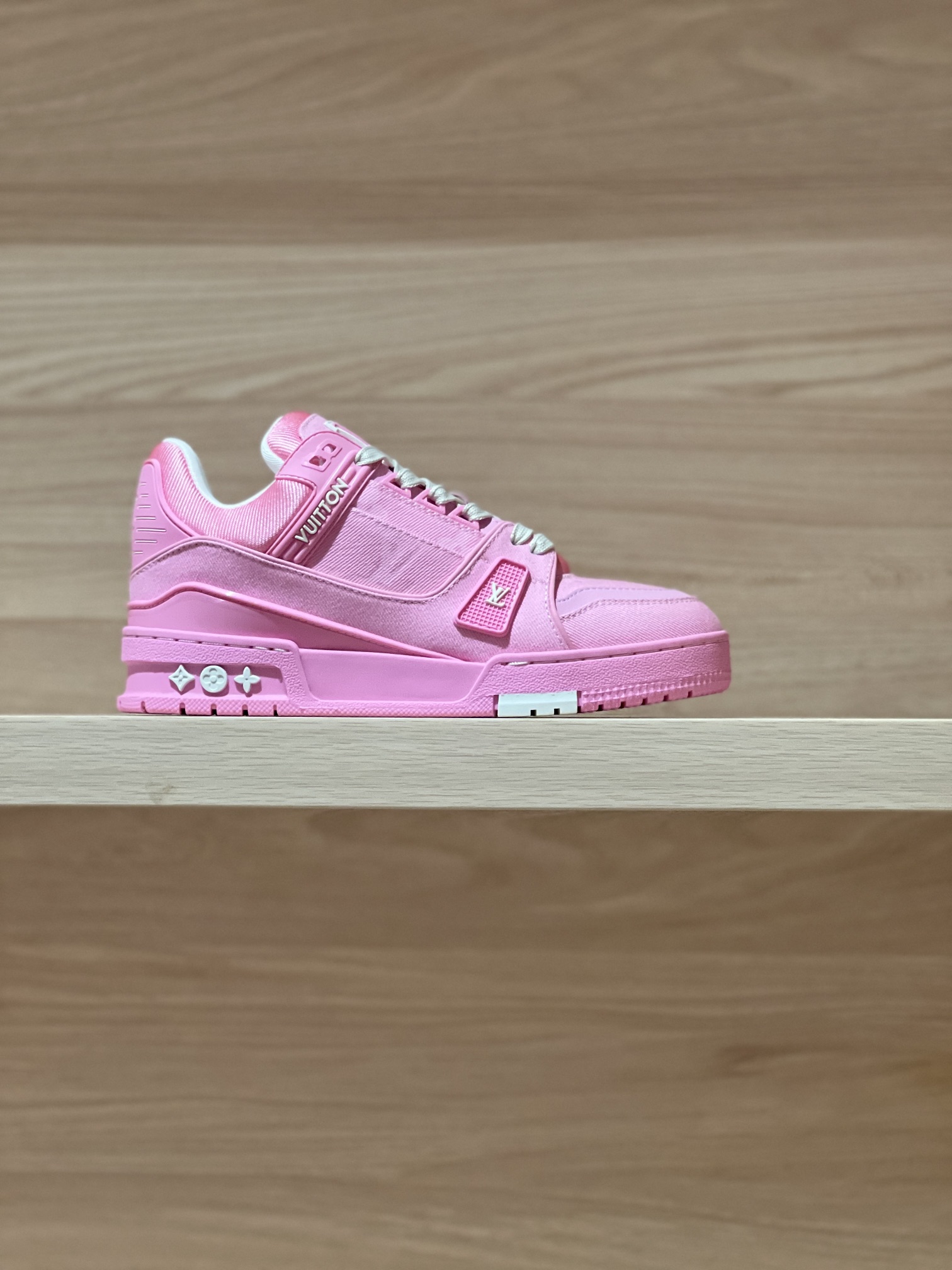 NO:240175,Pink real shot - Purchasing-level LV Trainer 25fw denim series original precise CP!  The shoe shape is infinitely close, and the product is produced in fine craftsmanship. It is as good as ever!  Customized original materials!  Original lychee pattern cowhide / original PU material, original inner breathable mesh fabric, original customized private molded outsole TPU outsole Size35-40 (40 custom made without return) Price gift box exquisite packaging matching handbag, casual shoes/sports shoes, louis vuitton, sneakers, cowhide19860909粉色实拍——代购级LV Trainer 25fw 丹宁牛仔系列 原版精准CP！鞋型无限接近,精细工艺出品 一如既往地好货出炉！原版材料定制！面料原版荔枝纹牛皮/原版PU材质,内里原版透气网布,原版定制私模大底TPU大底  Size35-40（40定做不退换）   Price 礼品盒精美包装配套手提袋,休闲鞋/运动鞋,louis vuitton,sneakers,cowhide,Women's Shoes