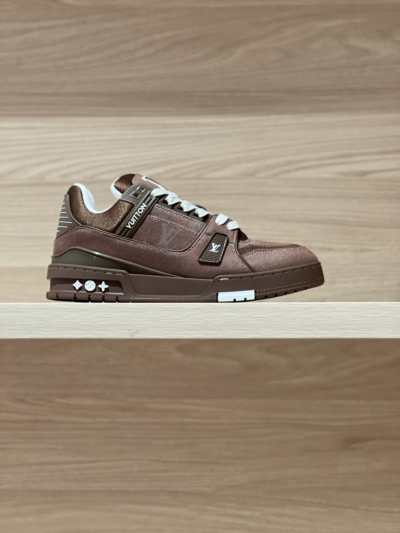 NO:240178,Real shot of brown denim - Purchasing-level LV Trainer 25fw Denning denim series Original precision CP!  The shoe shape is infinitely close, and the product is produced in fine craftsmanship. It is as good as ever!  Customized original materials!  Original fabric lychee pattern cowhide / original PU material, original breathable mesh fabric inside, original customized private molded outsole TPU outsole Size39-45 (45 custom made without return) Price gift box exquisite packaging matching handbag, casual shoes/sports shoes, louis vuitton, sneakers, cowhide19860909棕色牛仔实拍——代购级LV Trainer 25fw 丹宁牛仔系列 原版精准CP！鞋型无限接近,精细工艺出品 一如既往地好货出炉！原版材料定制！面料原版荔枝纹牛皮/原版PU材质,内里原版透气网布,原版定制私模大底TPU大底  Size39-45（45定做不退换）   Price 礼品盒精美包装配套手提袋,休闲鞋/运动鞋,louis vuitton,sneakers,cowhide,Women's Shoes