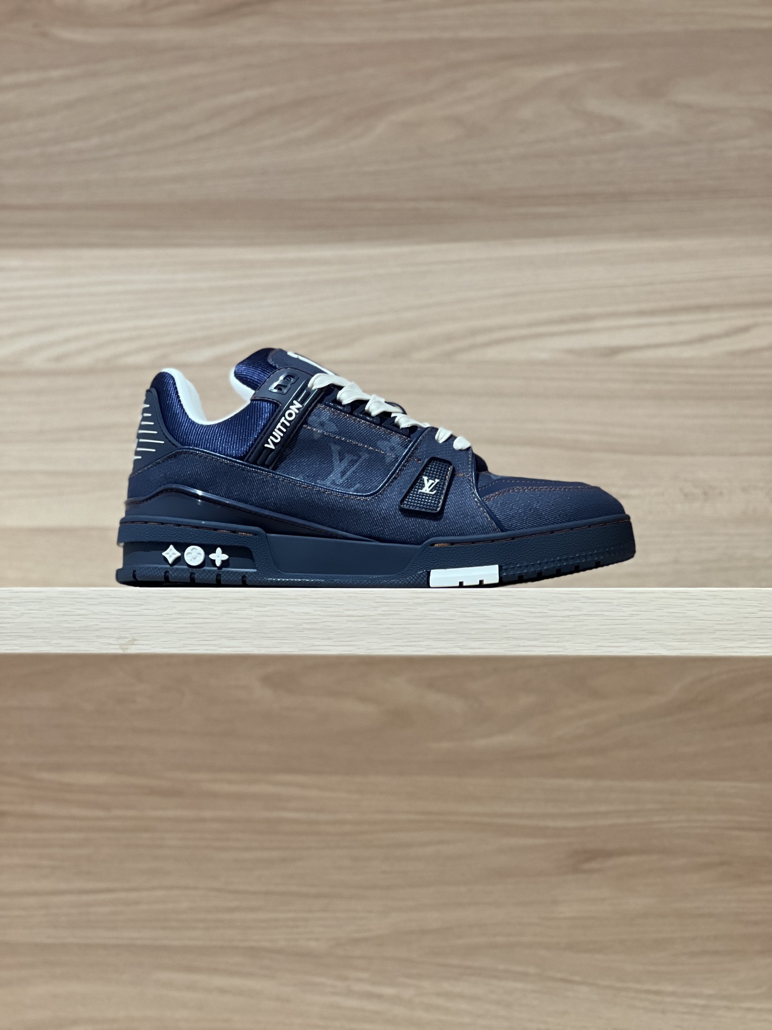 NO:240184,Blue real shot - Purchasing-level LV Trainer 25fw Denning Denim Series Original Precision CP!  The shoe shape is infinitely close, and the product is produced in fine craftsmanship. It is as good as ever!  Customized original materials!  Original fabric lychee pattern cowhide / original PU material, original inner breathable mesh fabric, original customized private mold outsole TPU outsole Size women 35-40 (40 custom made no return or exchange) Men 39-46 (45/46 custom made no return or exchange) Price Women Men 450 Gift box exquisite packaging matching handbag, casual shoes/sports shoes, louis vuitton, sneakers, cowhide19860909蓝色实拍——代购级LV Trainer 25fw 丹宁牛仔系列 原版精准CP！鞋型无限接近,精细工艺出品 一如既往地好货出炉！原版材料定制！面料原版荔枝纹牛皮/原版PU材质,内里原版透气网布,原版定制私模大底TPU大底  Size女35-40（40定做不退换） 男39-46（45/46定做不退换）  Price女 男450 礼品盒精美包装配套手提袋,休闲鞋/运动鞋,louis vuitton,sneakers,cowhide,Women's Shoes