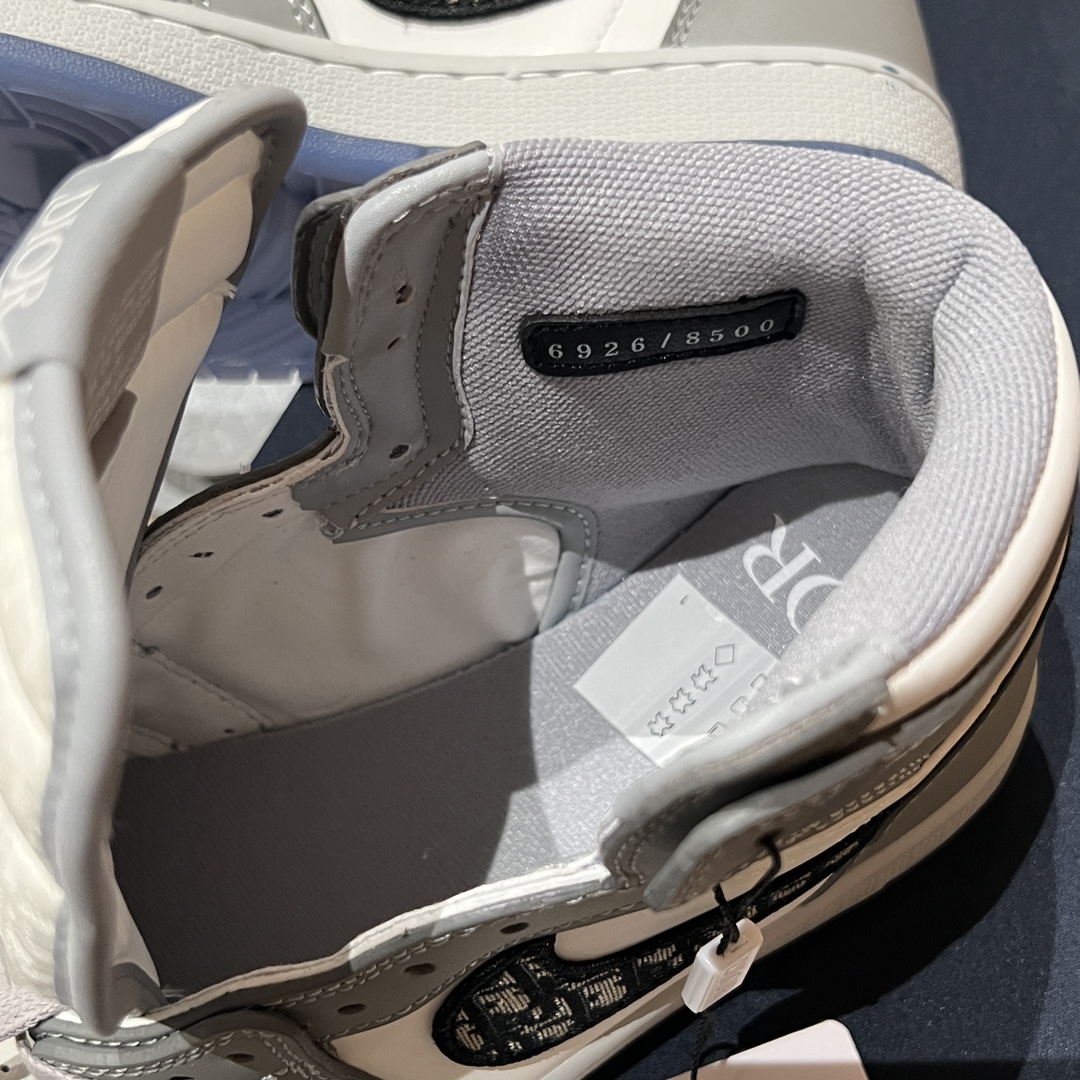 Dior 高帮 —— Dior x AJ 1联名款运动鞋