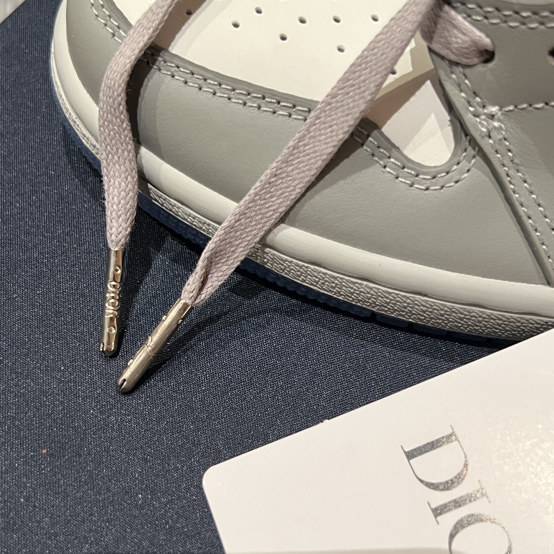 Dior 高帮 —— Dior x AJ 1联名款运动鞋