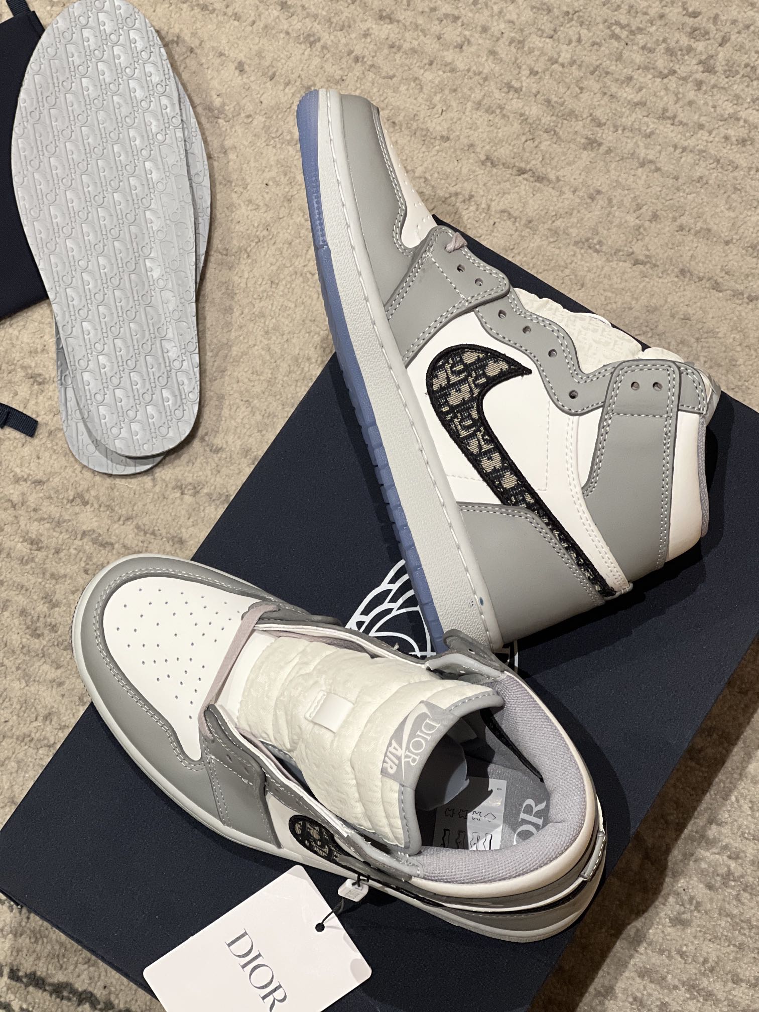 Dior 高帮 —— Dior x AJ 1联名款运动鞋