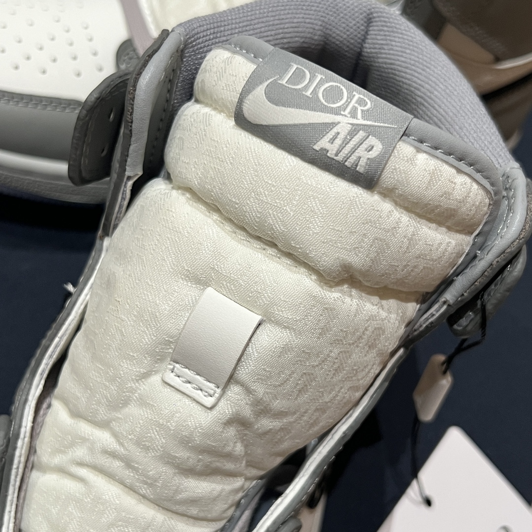 Dior 高帮 —— Dior x AJ 1联名款运动鞋