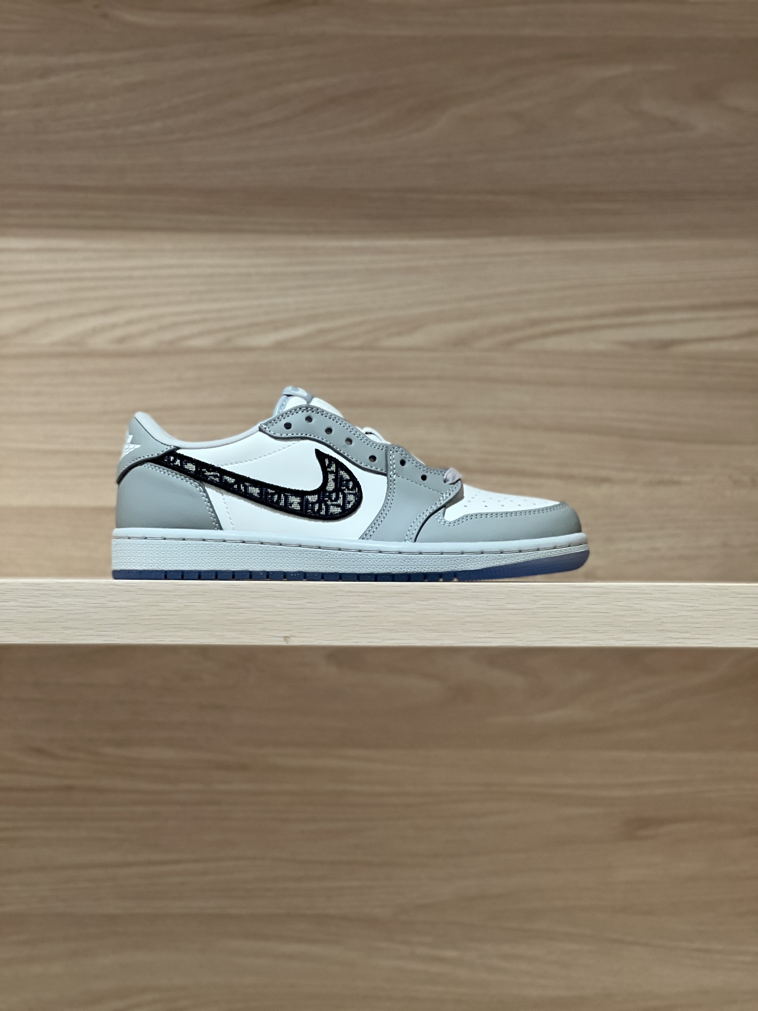 Dior 低帮 —— Dior x AJ 1联名款运动鞋