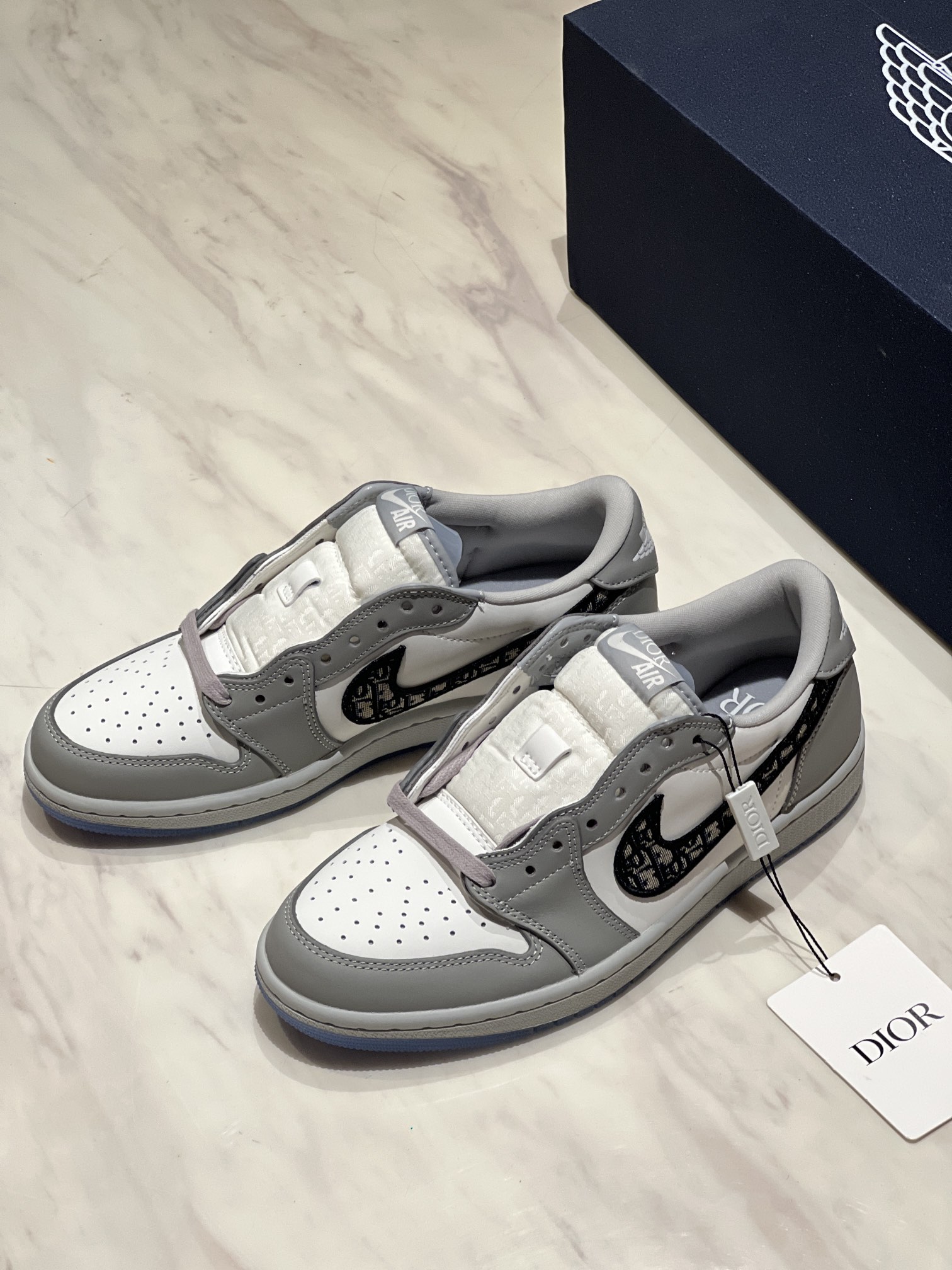 Dior 低帮 —— Dior x AJ 1联名款运动鞋