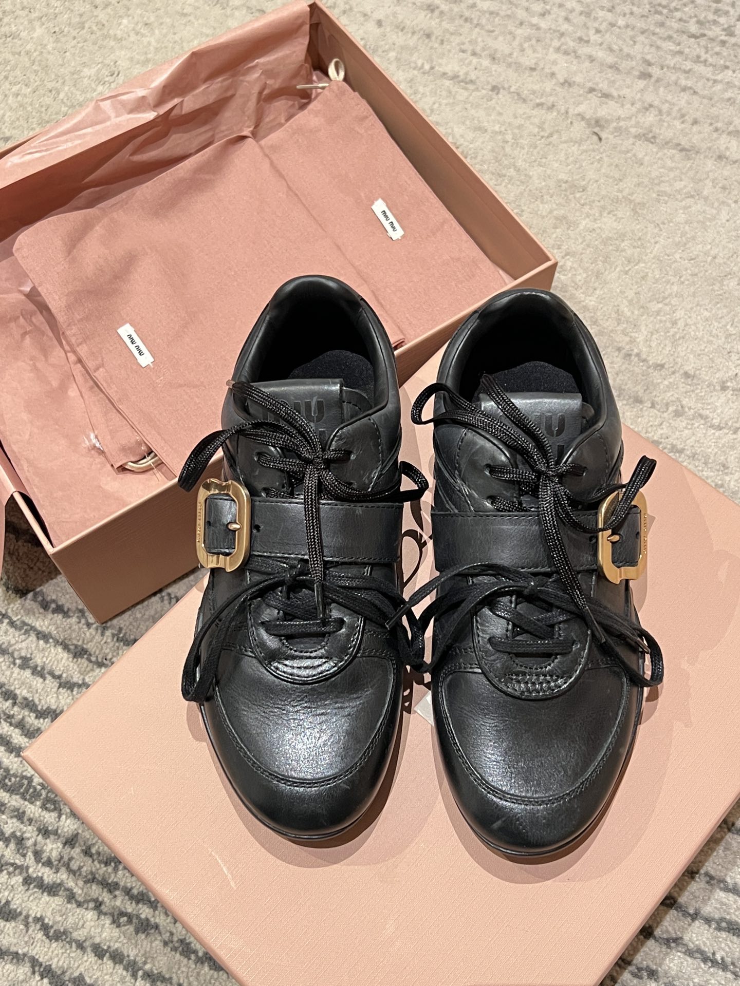 Miu Miu 黑色 ~ Miu 25fw 走秀款金扣做旧德训鞋