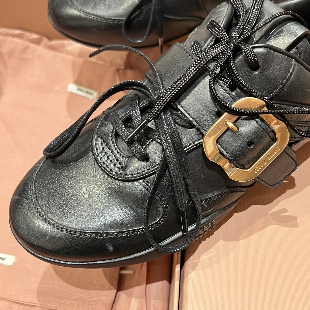 Miu Miu 黑色 ~ Miu 25fw 走秀款金扣做旧德训鞋