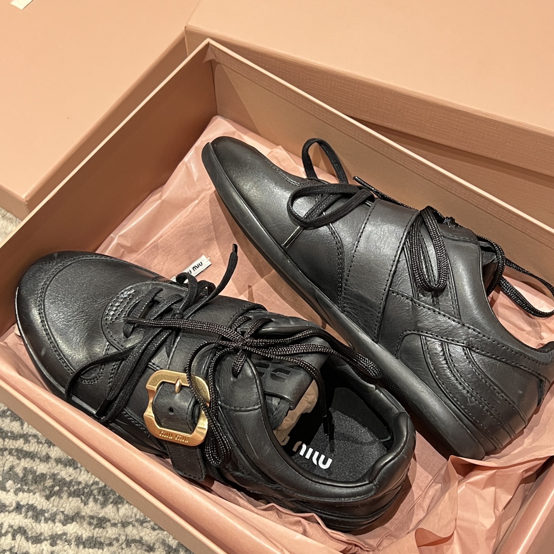 Miu Miu 黑色 ~ Miu 25fw 走秀款金扣做旧德训鞋