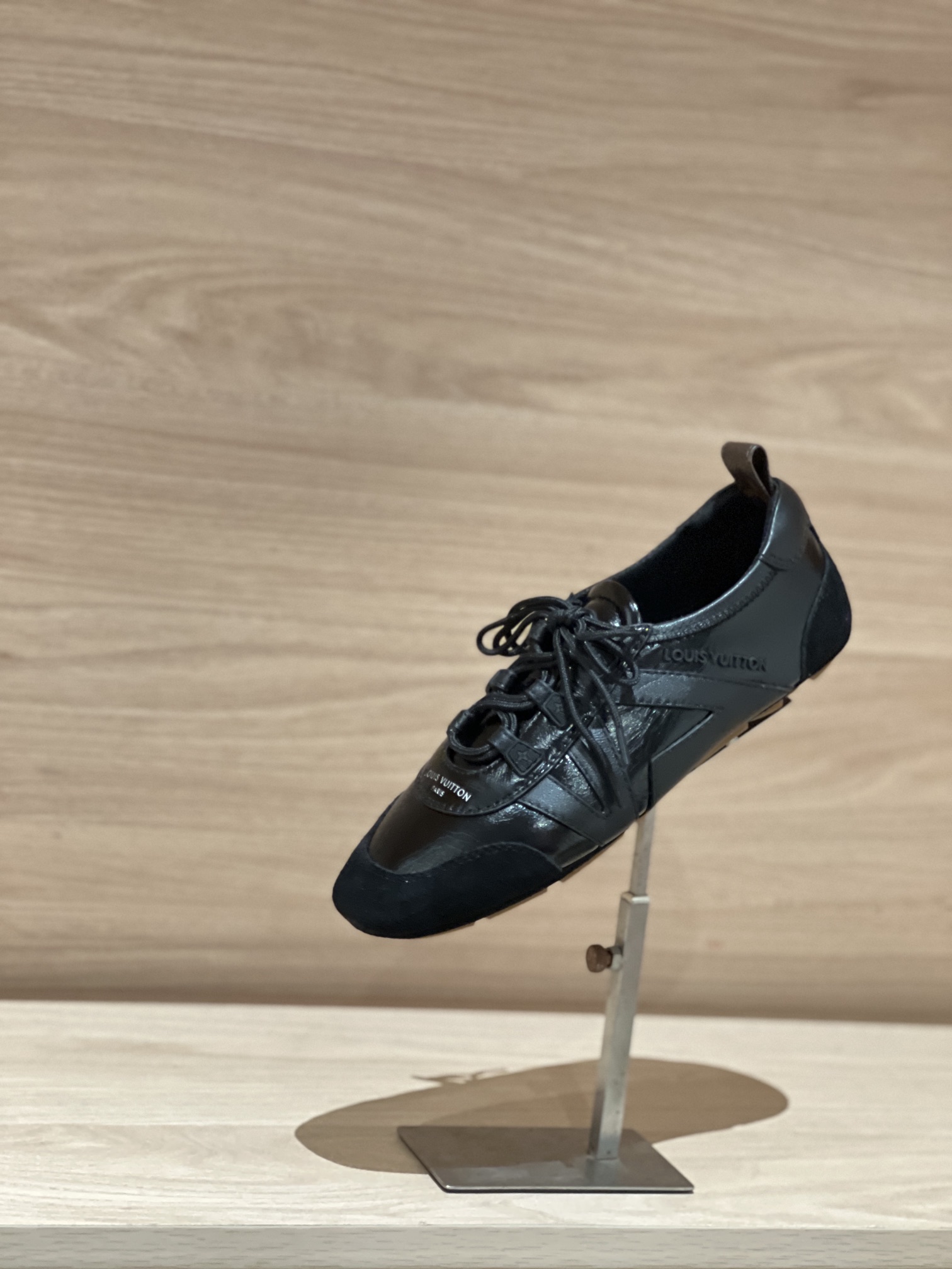 NO:696098,Focus on good quality - top product, pure black real shot - V Sneakerina ballet dance sneakers, original accurate CP!  The shoe shape is infinitely close, and the best product comes out. The fabric is made of suede/sheepskin/sequins, the lining is breathable and comfortable mesh, and the foot pads are cowhide. The foot pads are removable, and the original method is the same as the double foot pads!  Original TPU outsole Size 35-42 (40/41/42 customized, non-returnable) P Gift box packaging matching/original mesh bag, ballet shoes, sneakers, cowhide, sheepskin, chamois leather19860909专注好品质——顶级出品 纯黑实拍——V Sneakerina 德训鞋芭蕾舞蹈运动鞋   原版精准cp！鞋型无限接近,好货出 面料采用麂皮/羊皮/亮片,内里透气舒服网布,垫脚牛皮,垫脚可以拆卸,原版一致做法双垫脚！原版TPU大底 Size35-42（40/41/42定做不退换） P 礼品盒包装配套/原版网布袋,芭蕾舞鞋,sneakers,cowhide,sheepskin,chamois leather,Women's Shoes