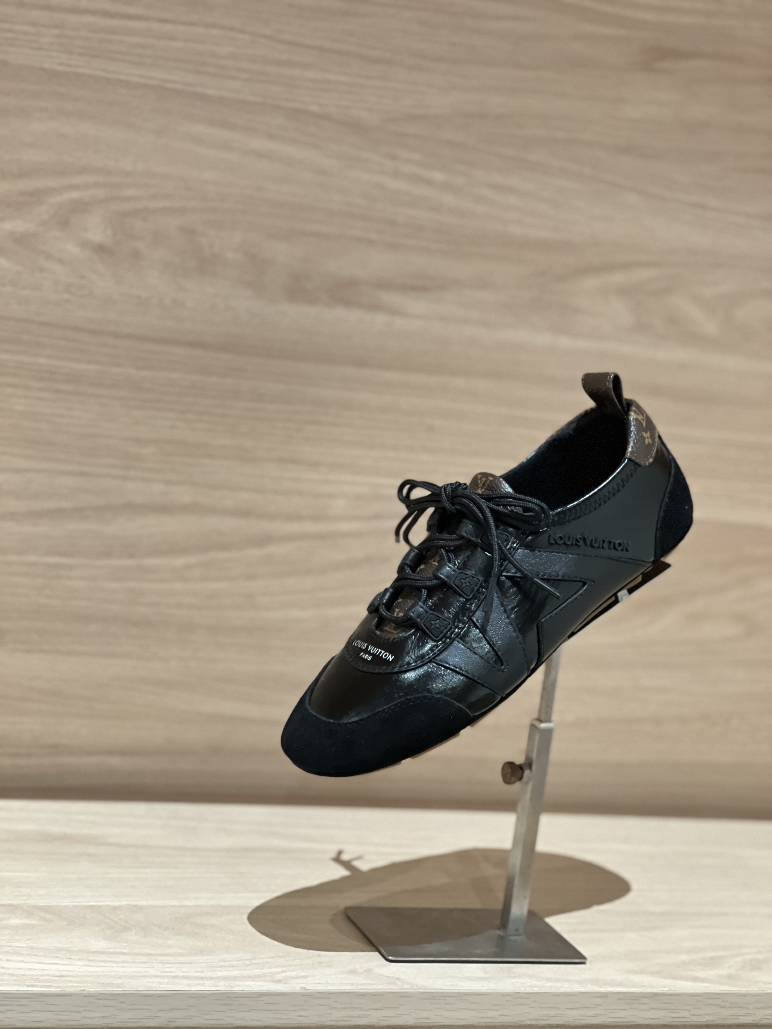 NO:696101,Focus on good quality - top product, real shot of black and presbyopia - V Sneakerina moral training shoes, ballet dance sneakers, original accurate CP!  The shoe shape is infinitely close, and the best product comes out. The fabric is made of suede/sheepskin/sequins, the lining is breathable and comfortable mesh, and the foot pads are cowhide. The foot pads are removable, and the original method is the same as the double foot pads!  Original TPU outsole Size 35-42 (40/41/42 customized, non-returnable) P Gift box packaging matching/original mesh bag, ballet shoes, sneakers, cowhide, sheepskin, chamois leather19860909专注好品质——顶级出品 黑拼老花实拍——V Sneakerina 德训鞋芭蕾舞蹈运动鞋   原版精准cp！鞋型无限接近,好货出 面料采用麂皮/羊皮/亮片,内里透气舒服网布,垫脚牛皮,垫脚可以拆卸,原版一致做法双垫脚！原版TPU大底 Size35-42（40/41/42定做不退换） P 礼品盒包装配套/原版网布袋,芭蕾舞鞋,sneakers,cowhide,sheepskin,chamois leather,Women's Shoes