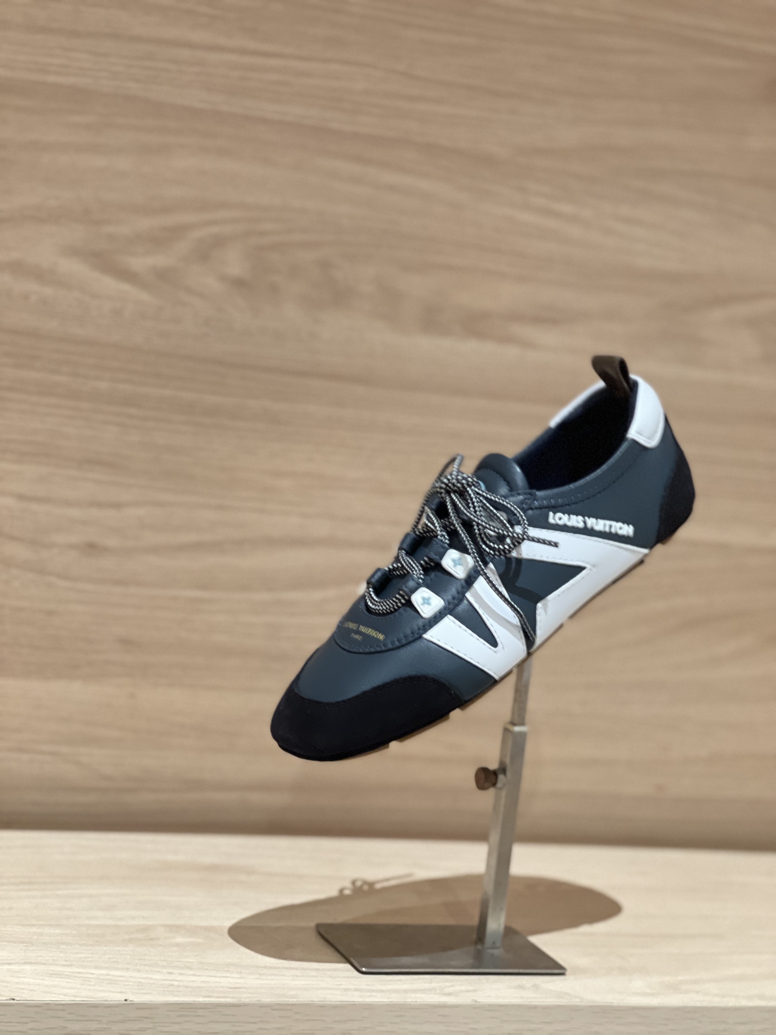 NO:696115,Focus on good quality - top product, real shot of navy blue - V Sneakerina ballet dance sneakers, original accurate CP!  The shoe shape is infinitely close, and the best product comes out. The fabric is made of suede/sheepskin/sequins, the lining is breathable and comfortable mesh, and the foot pads are cowhide. The foot pads are removable, and the original method is the same as the double foot pads!  Original TPU outsole Size 35-42 (40/41/42 customized, non-returnable) P Gift box packaging matching/original mesh bag, ballet shoes, sneakers, cowhide, sheepskin, chamois leather19860909专注好品质——顶级出品 藏青实拍——V Sneakerina 德训鞋芭蕾舞蹈运动鞋   原版精准cp！鞋型无限接近,好货出 面料采用麂皮/羊皮/亮片,内里透气舒服网布,垫脚牛皮,垫脚可以拆卸,原版一致做法双垫脚！原版TPU大底 Size35-42（40/41/42定做不退换） P 礼品盒包装配套/原版网布袋,芭蕾舞鞋,sneakers,cowhide,sheepskin,chamois leather,Women's Shoes