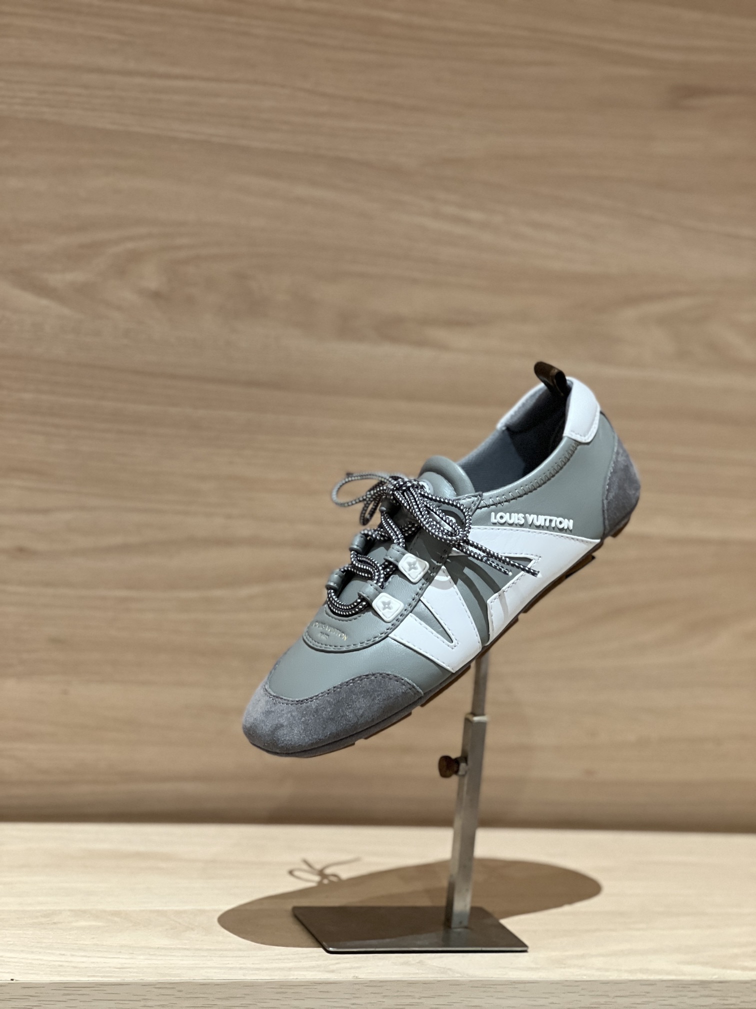 NO:696118,Focus on good quality - top product, light gray real shot - V Sneakerina moral training shoes, ballet dance sneakers, original accurate CP!  The shoe shape is infinitely close, and the best product comes out. The fabric is made of suede/sheepskin/sequins, the lining is breathable and comfortable mesh, and the foot pads are cowhide. The foot pads are removable, and the original method is the same as the double foot pads!  Original TPU outsole Size 35-42 (40/41/42 customized, non-returnable) P Gift box packaging matching/original mesh bag, ballet shoes, sneakers, cowhide, sheepskin, chamois leather19860909专注好品质——顶级出品 浅灰实拍——V Sneakerina 德训鞋芭蕾舞蹈运动鞋   原版精准cp！鞋型无限接近,好货出 面料采用麂皮/羊皮/亮片,内里透气舒服网布,垫脚牛皮,垫脚可以拆卸,原版一致做法双垫脚！原版TPU大底 Size35-42（40/41/42定做不退换） P 礼品盒包装配套/原版网布袋,芭蕾舞鞋,sneakers,cowhide,sheepskin,chamois leather,Women's Shoes