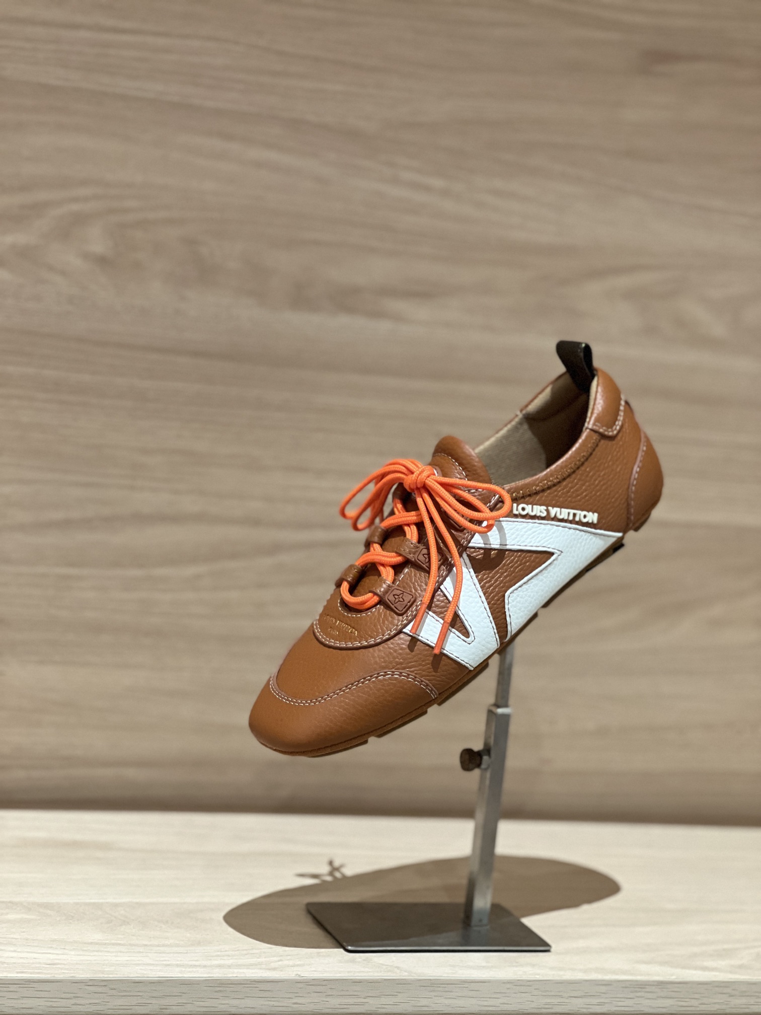 NO:696141,Focus on good quality - top product, brown litchi pattern real shot - V Sneakerina moral training shoes, ballet dance sneakers, original accurate CP!  The shoe shape is infinitely close, and the best product comes out. The fabric is made of suede/sheepskin/sequins, the lining is breathable and comfortable mesh, and the foot pads are cowhide. The foot pads are removable, and the original method is the same as the double foot pads!  Original TPU outsole Size 35-42 (40/41/42 customized, non-returnable) P Gift box packaging matching/original mesh bag, ballet shoes, sneakers, cowhide, sheepskin, chamois leather19860909专注好品质——顶级出品 棕色荔枝纹实拍——V Sneakerina 德训鞋芭蕾舞蹈运动鞋   原版精准cp！鞋型无限接近,好货出 面料采用麂皮/羊皮/亮片,内里透气舒服网布,垫脚牛皮,垫脚可以拆卸,原版一致做法双垫脚！原版TPU大底 Size35-42（40/41/42定做不退换） P 礼品盒包装配套/原版网布袋,芭蕾舞鞋,sneakers,cowhide,sheepskin,chamois leather,Women's Shoes