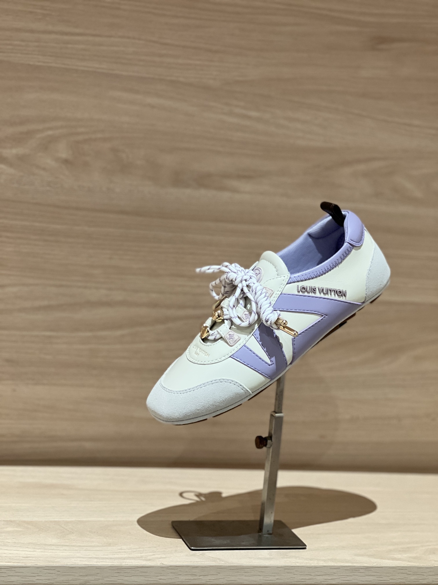 NO:696160,Focus on good quality - top product, real shot of lavender purple buckle decoration - V Sneakerina moral training shoes, ballet dance sneakers, original accurate CP!  The shoe shape is infinitely close, and the best product comes out. The fabric is made of suede/sheepskin/sequins, the lining is breathable and comfortable mesh, and the foot pads are cowhide. The foot pads are removable, and the original method is the same as the double foot pads!  Original TPU outsole Size 35-42 (40/41/42 customized, non-returnable) P Gift box packaging matching/original mesh bag, ballet shoes, sneakers, cowhide, sheepskin, chamois leather19860909专注好品质——顶级出品 熏衣紫扣饰实拍——V Sneakerina 德训鞋芭蕾舞蹈运动鞋   原版精准cp！鞋型无限接近,好货出 面料采用麂皮/羊皮/亮片,内里透气舒服网布,垫脚牛皮,垫脚可以拆卸,原版一致做法双垫脚！原版TPU大底 Size35-42（40/41/42定做不退换） P 礼品盒包装配套/原版网布袋,芭蕾舞鞋,sneakers,cowhide,sheepskin,chamois leather,Women's Shoes