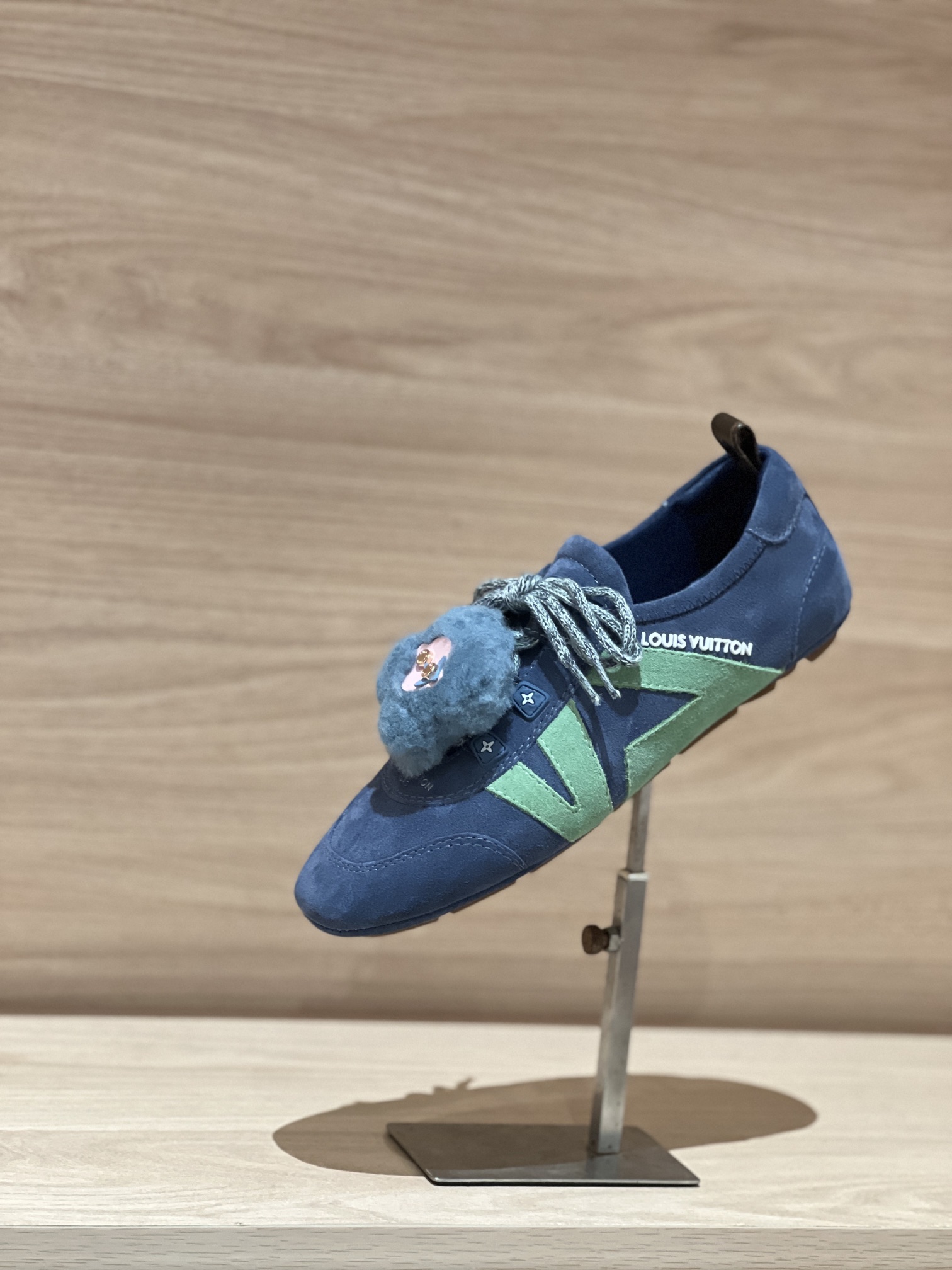 NO:696163,Focus on good quality - top product, real shot of blue fur ball - V Sneakerina Dexun shoes, ballet dance sneakers, original accurate CP!  The shoe shape is infinitely close, and the best product comes out. The fabric is made of suede/sheepskin/sequins, the lining is breathable and comfortable mesh, and the foot pads are cowhide. The foot pads are removable, and the original method is the same as the double foot pads!  Original TPU outsole Size 35-42 (40/41/42 customized, non-returnable) P Gift box packaging matching/original mesh bag, ballet shoes, sneakers, cowhide, sheepskin, chamois leather19860909专注好品质——顶级出品 蓝色毛球实拍——V Sneakerina 德训鞋芭蕾舞蹈运动鞋   原版精准cp！鞋型无限接近,好货出 面料采用麂皮/羊皮/亮片,内里透气舒服网布,垫脚牛皮,垫脚可以拆卸,原版一致做法双垫脚！原版TPU大底 Size35-42（40/41/42定做不退换） P 礼品盒包装配套/原版网布袋,芭蕾舞鞋,sneakers,cowhide,sheepskin,chamois leather,Women's Shoes