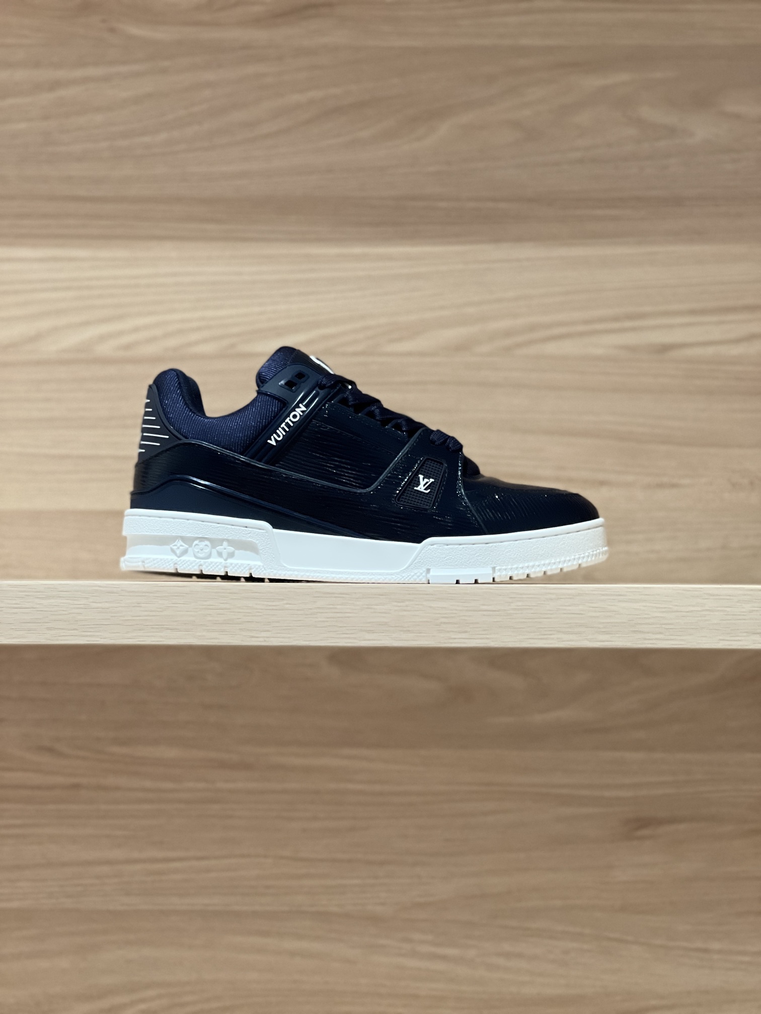 NO:694140,Focus on good quality - top product, real shot of dark blue - purchasing agent grade 1V Trainer 25fw, the latest series of toothpick pattern, original and accurate CP!  The shoe shapes are infinitely close, and the products are produced with fine craftsmanship. As always, good products are coming out!  Customized with original materials!  Fabric original pebbled cowhide/original PU material, original breathable mesh lining, original customized private model outsole TPU outsole Size male 39-45 (custom-made 45 non-returnable) P Gift box exquisite packaging matching handbags, casual shoes/sports shoes, sneakers, cowhide19860909专注好品质——顶级出品 深蓝实拍——代购级1V Trainer 25fw 牙签纹最新系列 原版精准CP！鞋型无限接近,精细工艺出品 一如既往地好货出炉！原版材料定制！面料原版荔枝纹牛皮/原版PU材质,内里原版透气网布,原版定制私模大底TPU大底  Size男39-45（45定做不退换）  P 礼品盒精美包装配套手提袋,休闲鞋/运动鞋,sneakers,cowhide,Women's Shoes