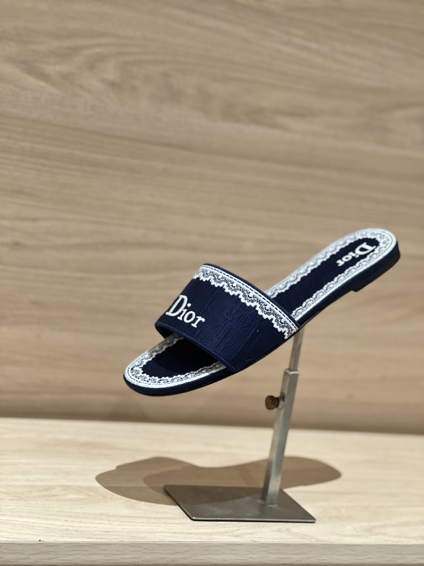 NO:782547,Produced in Guan, with airplane case, dark blue real shot──Dior 26fw jacquard embroidered slippers, purchasing agent grade product!  Good products are sold and treasured. Original jacquard embroidery craftsmanship, cowhide lining, luxurious Italian leather outsole Size 35-42 (40/41/42 non-returnable) Premium packaging matching, slippers, dior, slippers, cowhide, Leather soles19860909莞产 配飞机盒 深蓝实拍──Dior 26fw 提花刺绣拖鞋 代购级出品！好货且卖且珍惜 原版提花刺绣工艺,内里牛皮,奢华意大利真皮大底 Size 35-42（40/41/42不退换） 精品包装配套,拖鞋,dior,slippers,cowhide,Leather soles,Women's Shoes