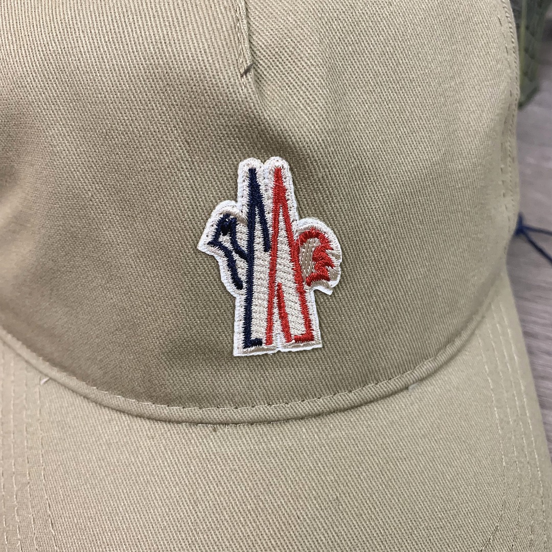 1008#P43#蒙口刺绣小标经典款棒球帽软顶帽子休闲男女同款显脸小百搭鸭舌帽#
可调节
颜色：黑色 卡其色