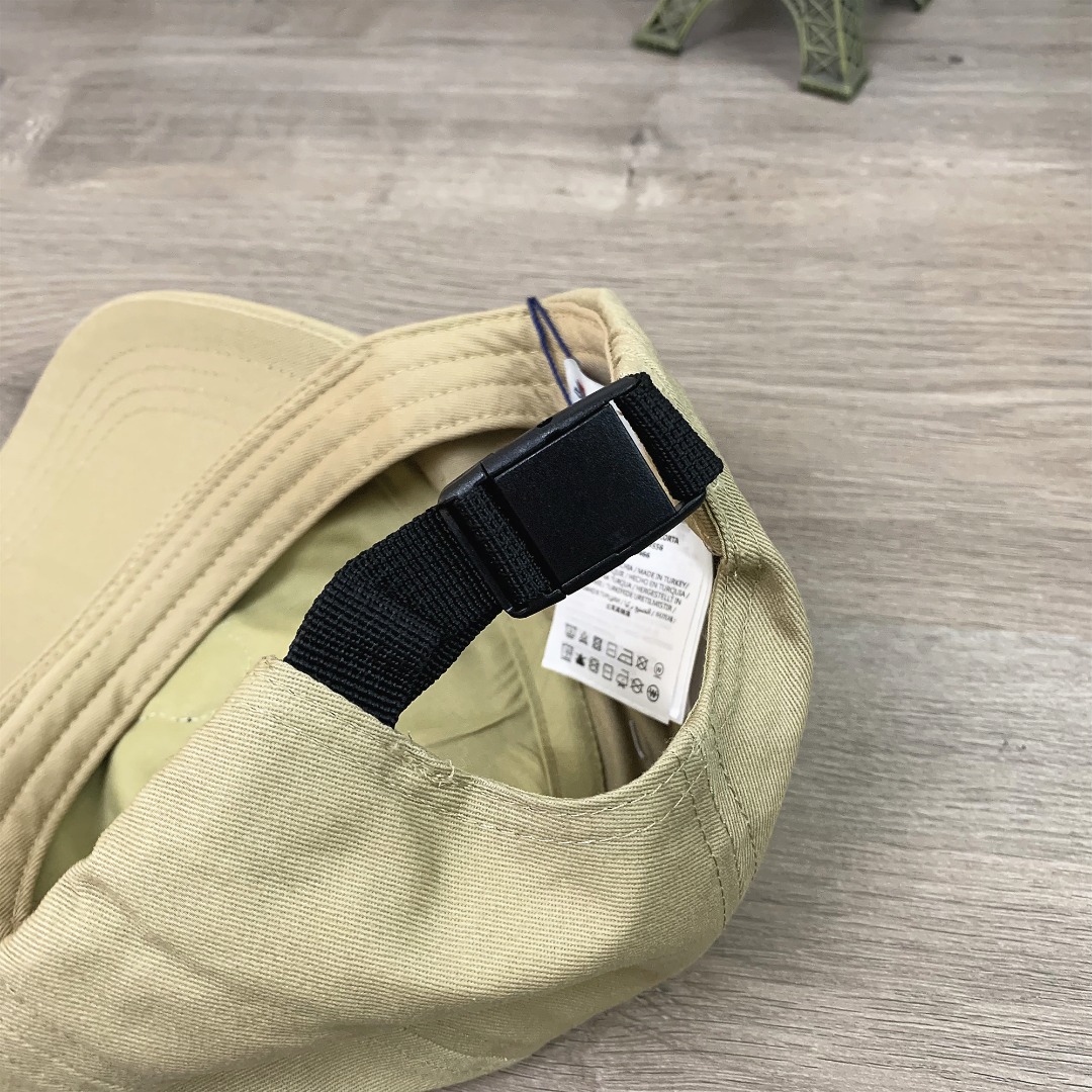 1009#P43#蒙口经典款棒球帽休闲鸭舌帽男女情侣同款显脸小百搭帽子#
可调节
颜色：黑色 卡其色