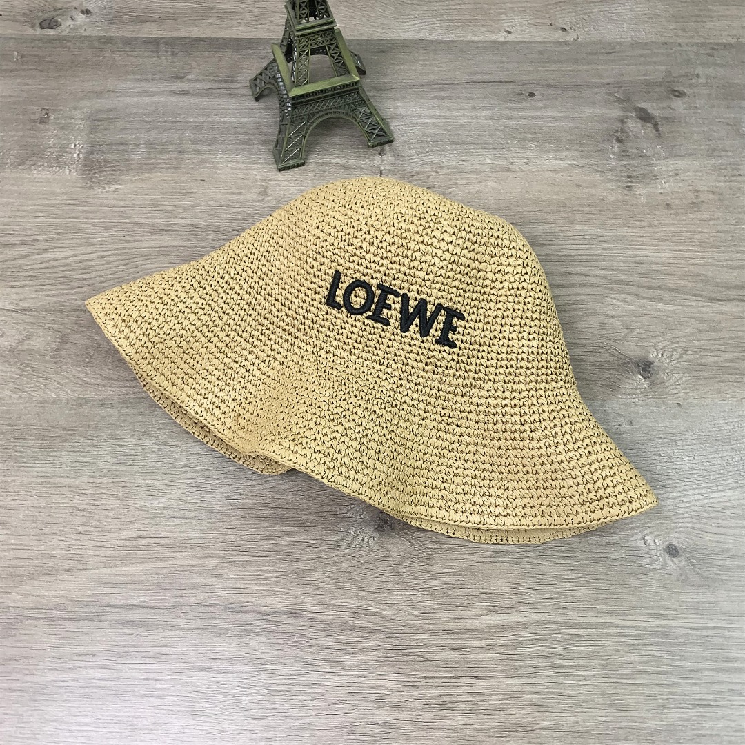 1013#P42#LOEWE草帽渔夫帽字母刺绣遮阳帽百搭户外太阳帽#
均码
颜色：杏色 黑色 啡色 卡其色