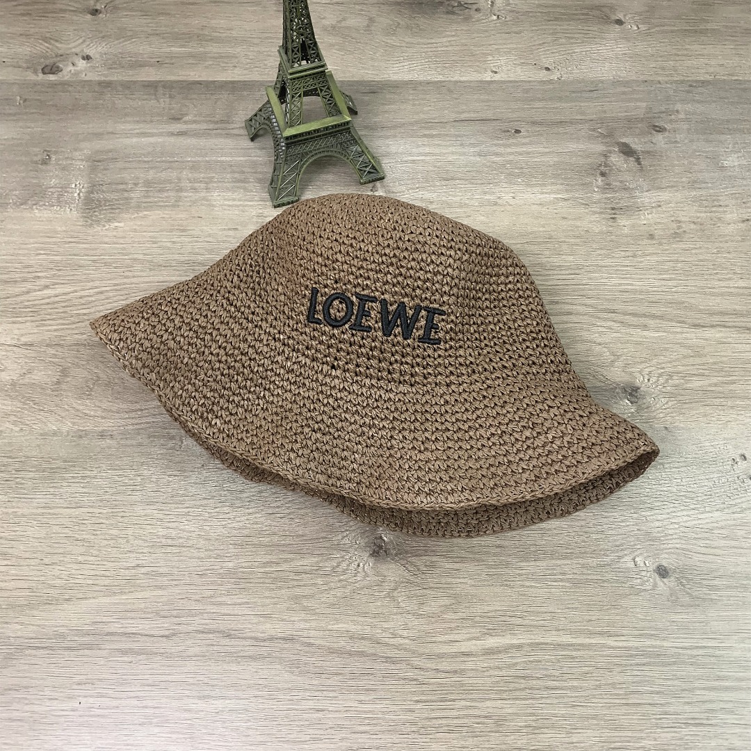 1013#P42#LOEWE草帽渔夫帽字母刺绣遮阳帽百搭户外太阳帽#
均码
颜色：杏色 黑色 啡色 卡其色