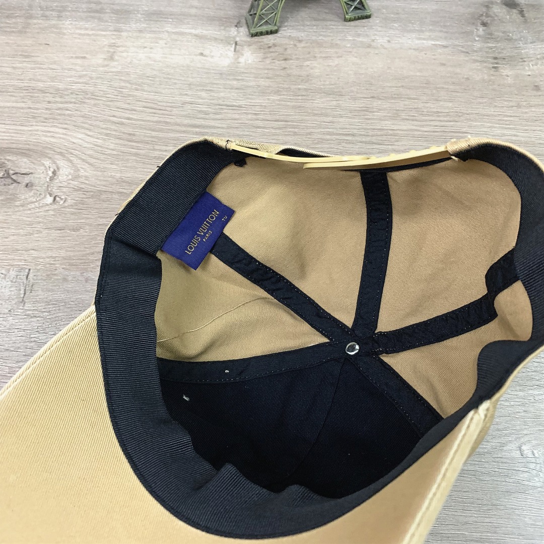 1014#P41#LV软顶棒球帽做旧鸭舌帽男女休闲情侣百搭帽子显脸小帽子#
可调节
颜色：绿色 白色 红色 蓝色 黑色 卡其色